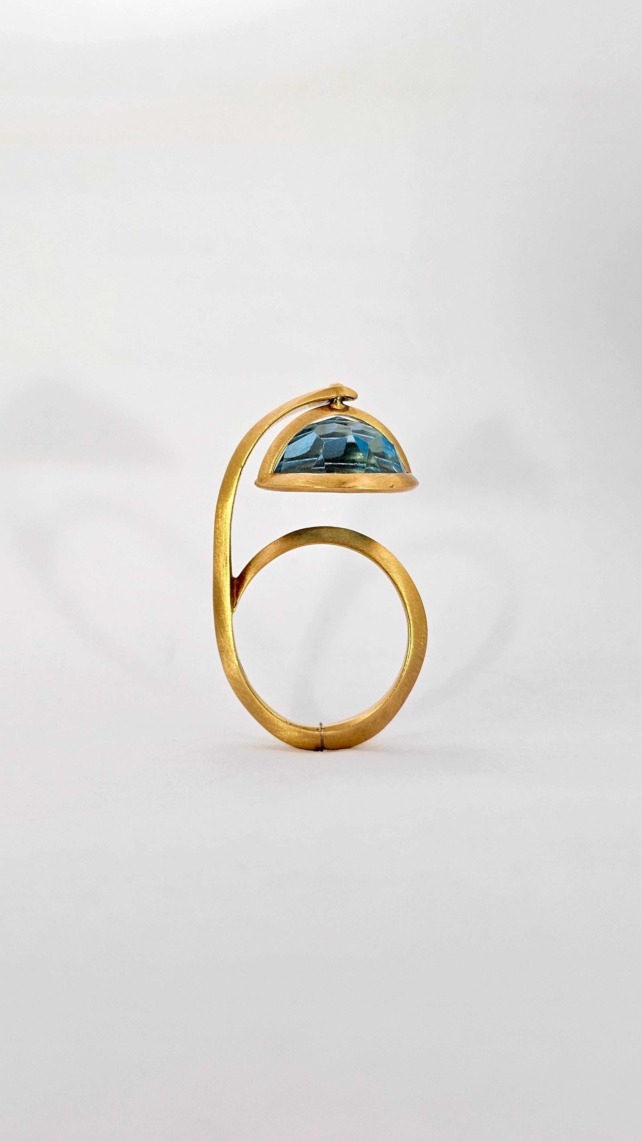 Lantern Ring in Yellow Gold and Blue Topaz For Sale 4