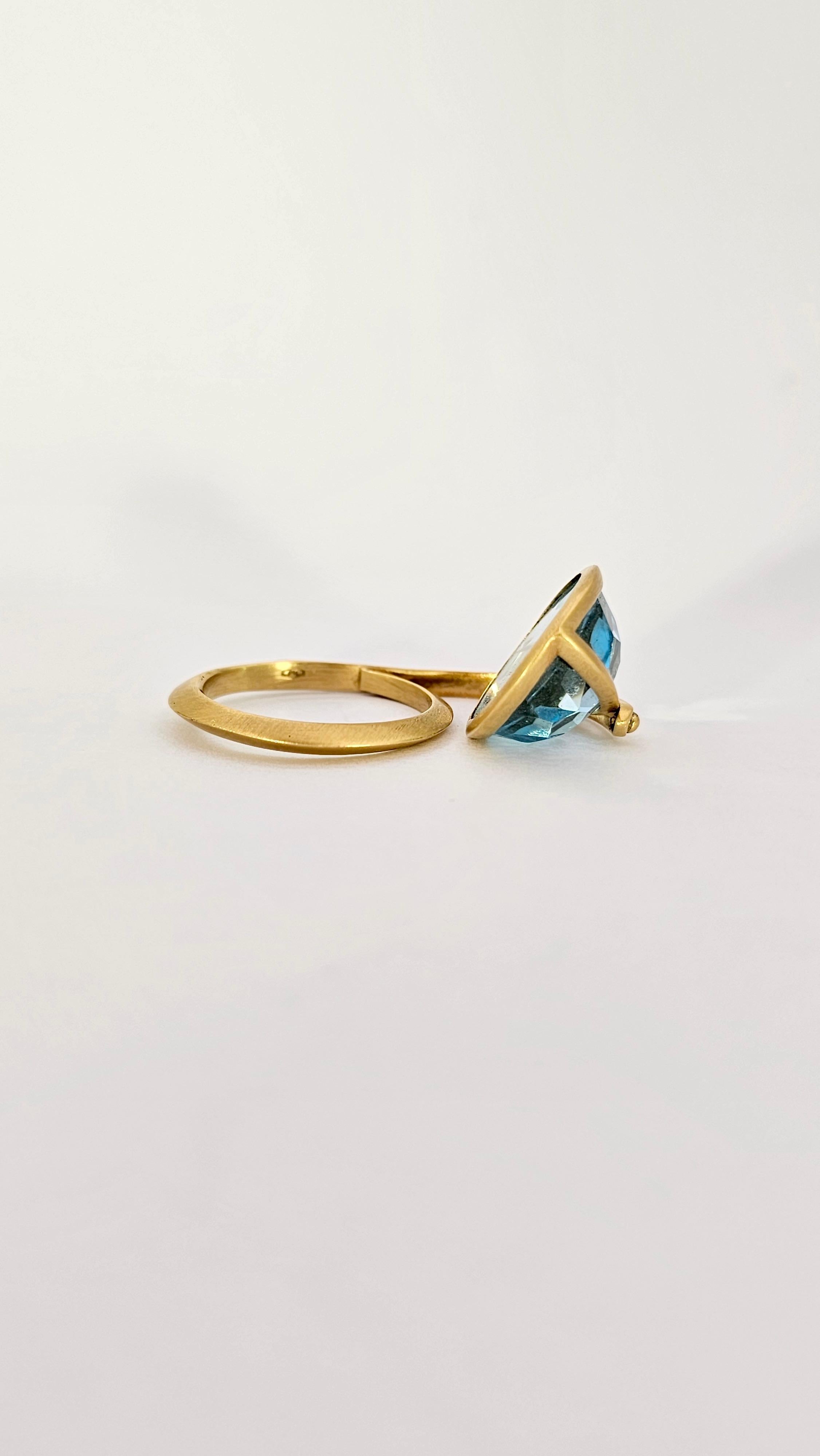 Lantern Ring in Yellow Gold and Blue Topaz In New Condition For Sale In Cattolica, IT