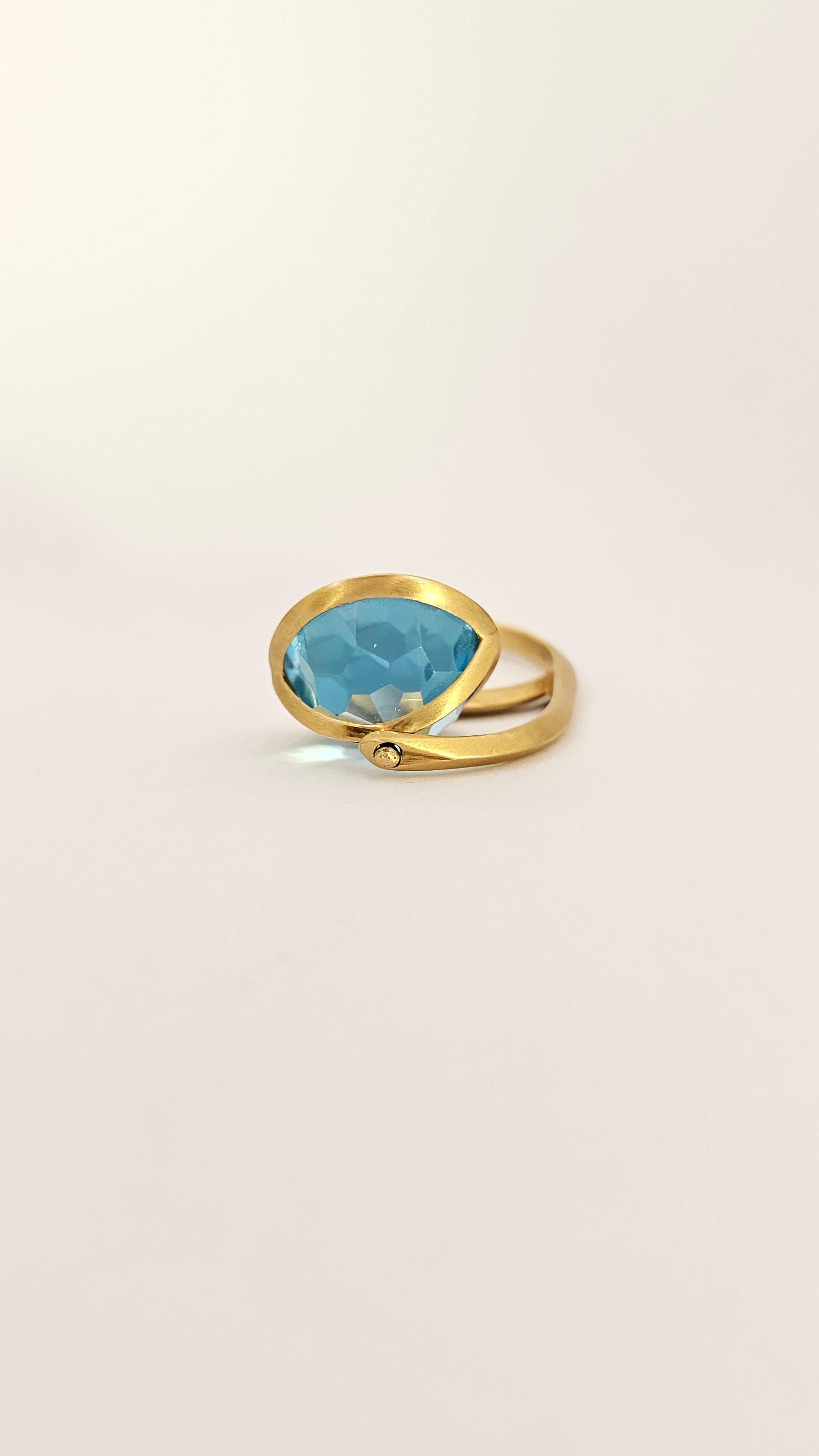 Women's or Men's Lantern Ring in Yellow Gold and Blue Topaz For Sale