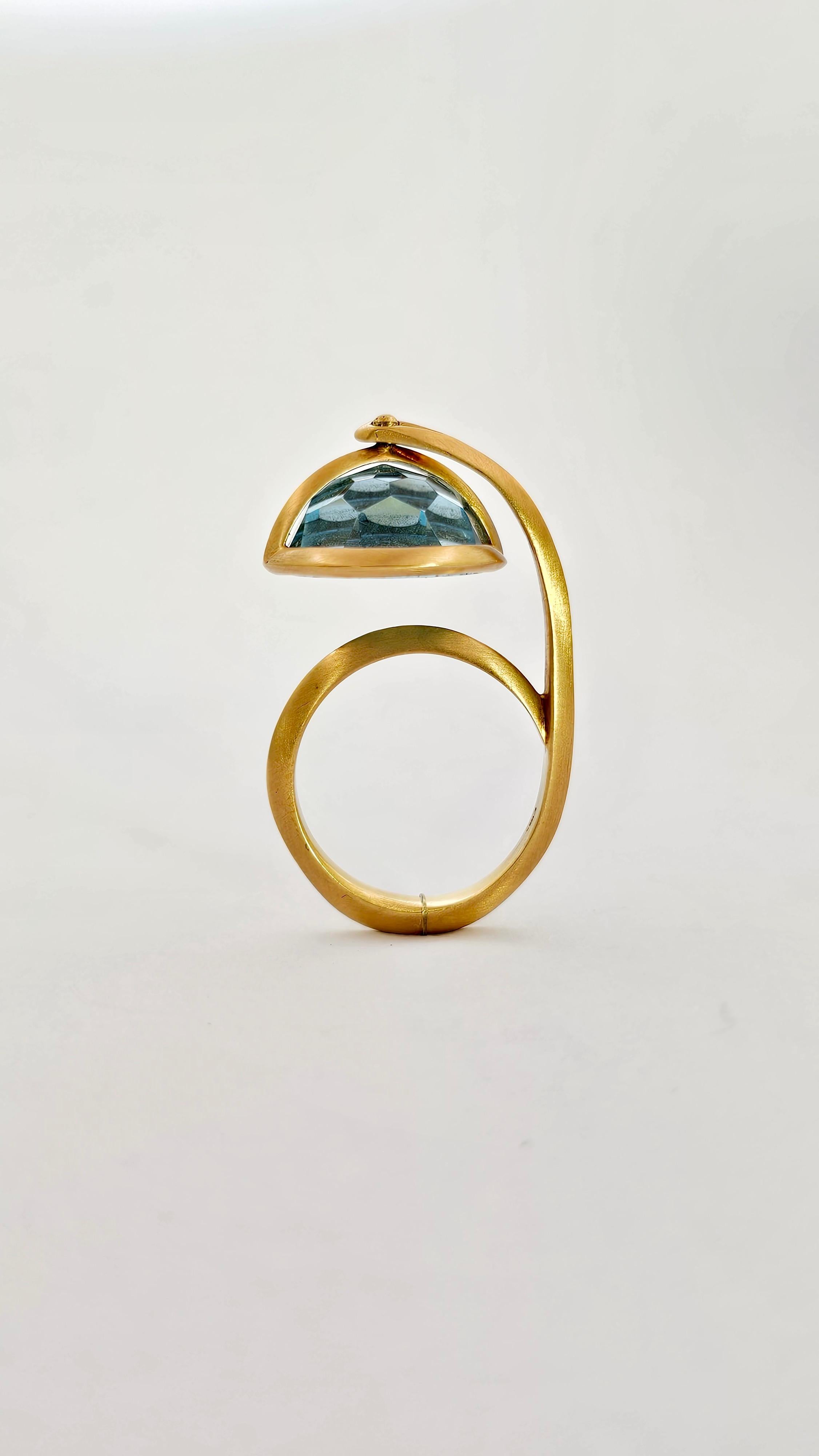 Lantern Ring in Yellow Gold and Blue Topaz For Sale 3