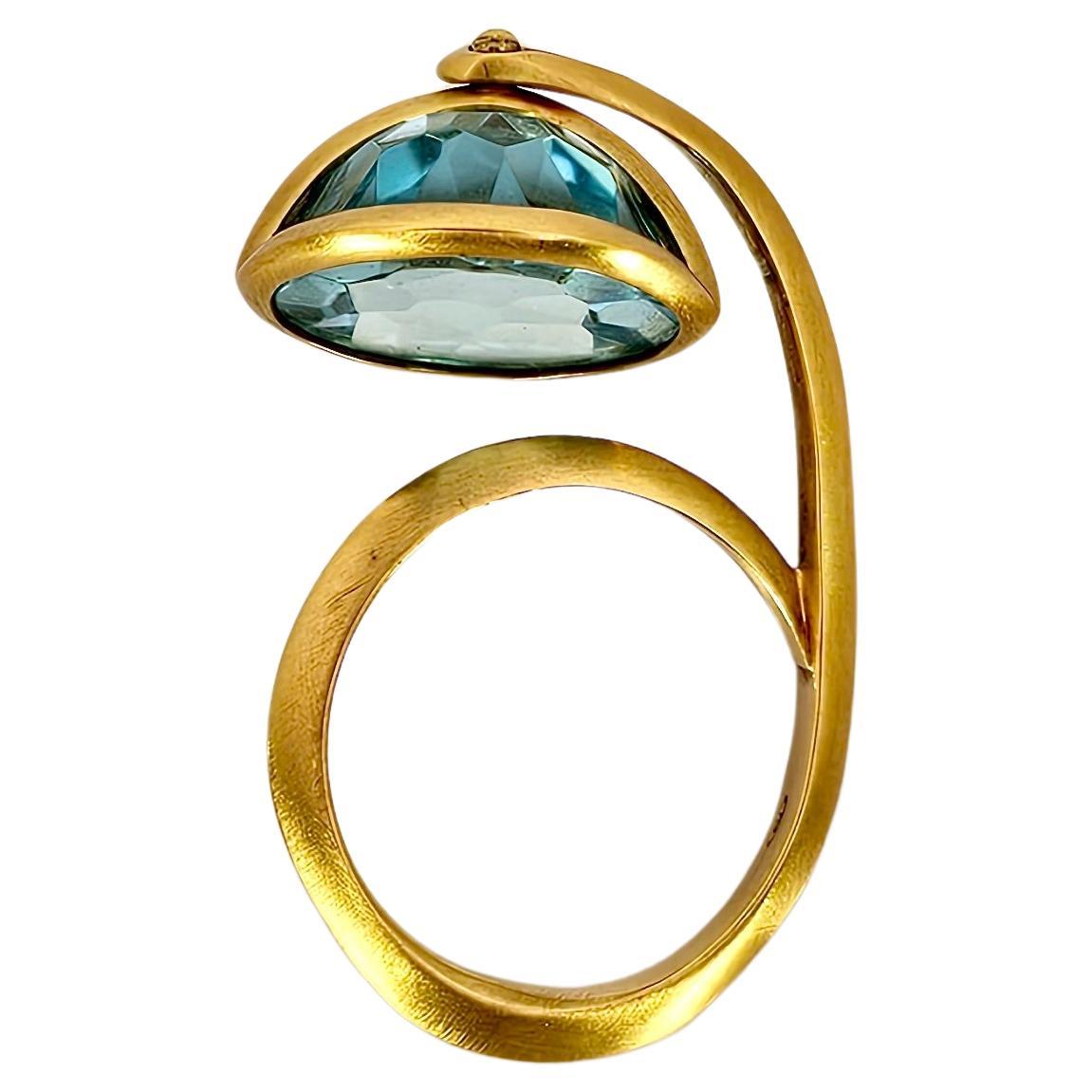Lantern Ring in Yellow Gold and Blue Topaz