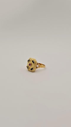 Bague moderniste vintage en or jaune 18 carats, saphirs et rubis