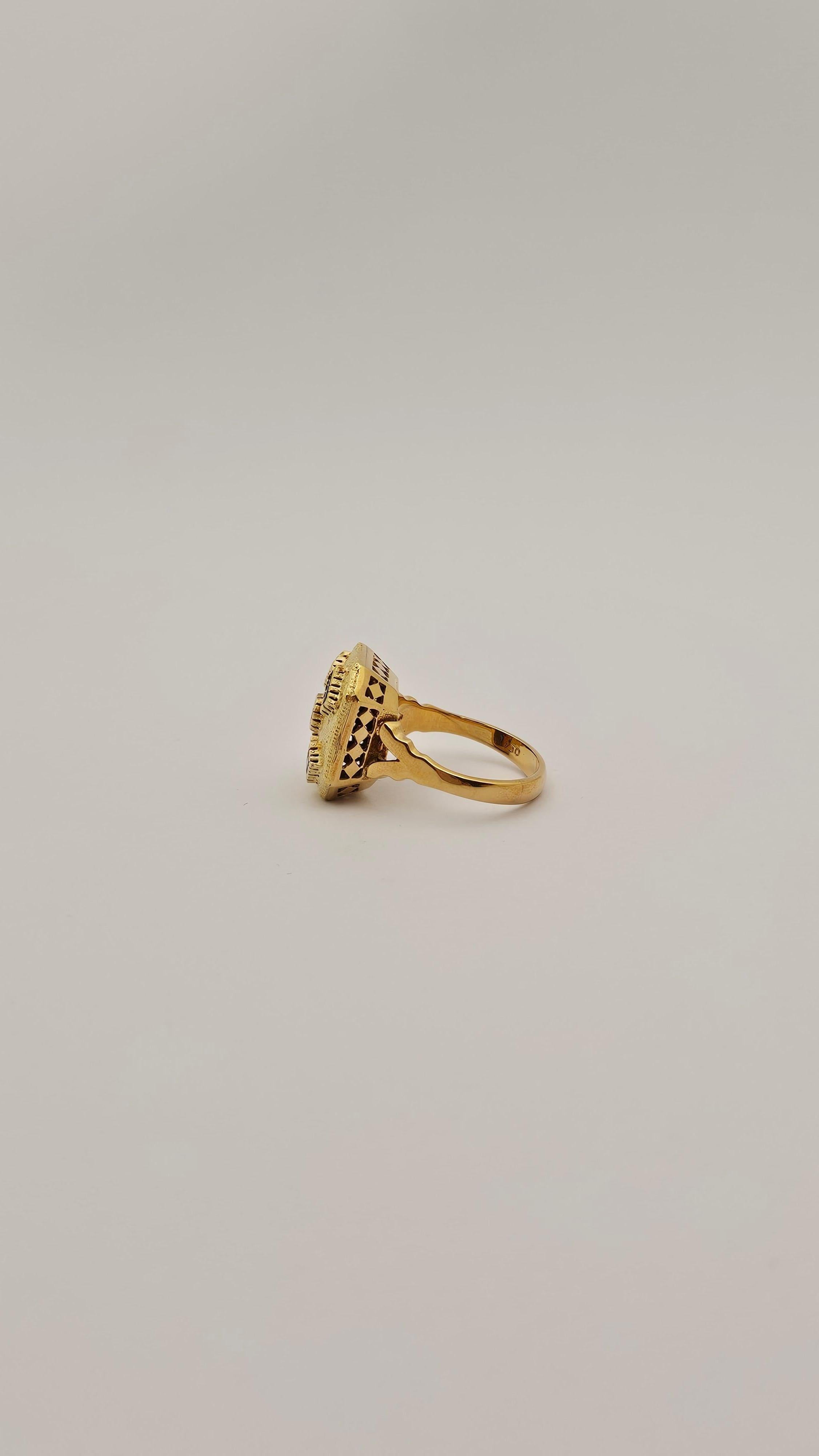 Moderniste Bague moderniste vintage en or jaune 18 carats, saphirs et rubis en vente