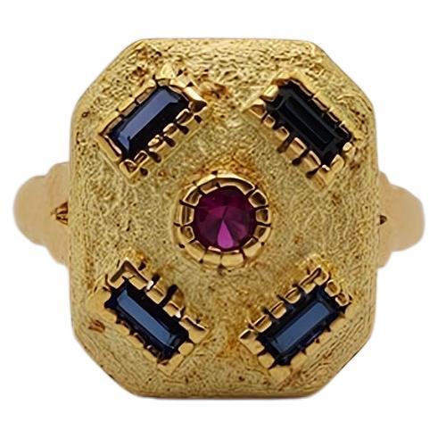 Vintage Modernist Ring in 18Kt Yellow Gold, Sapphires and Ruby