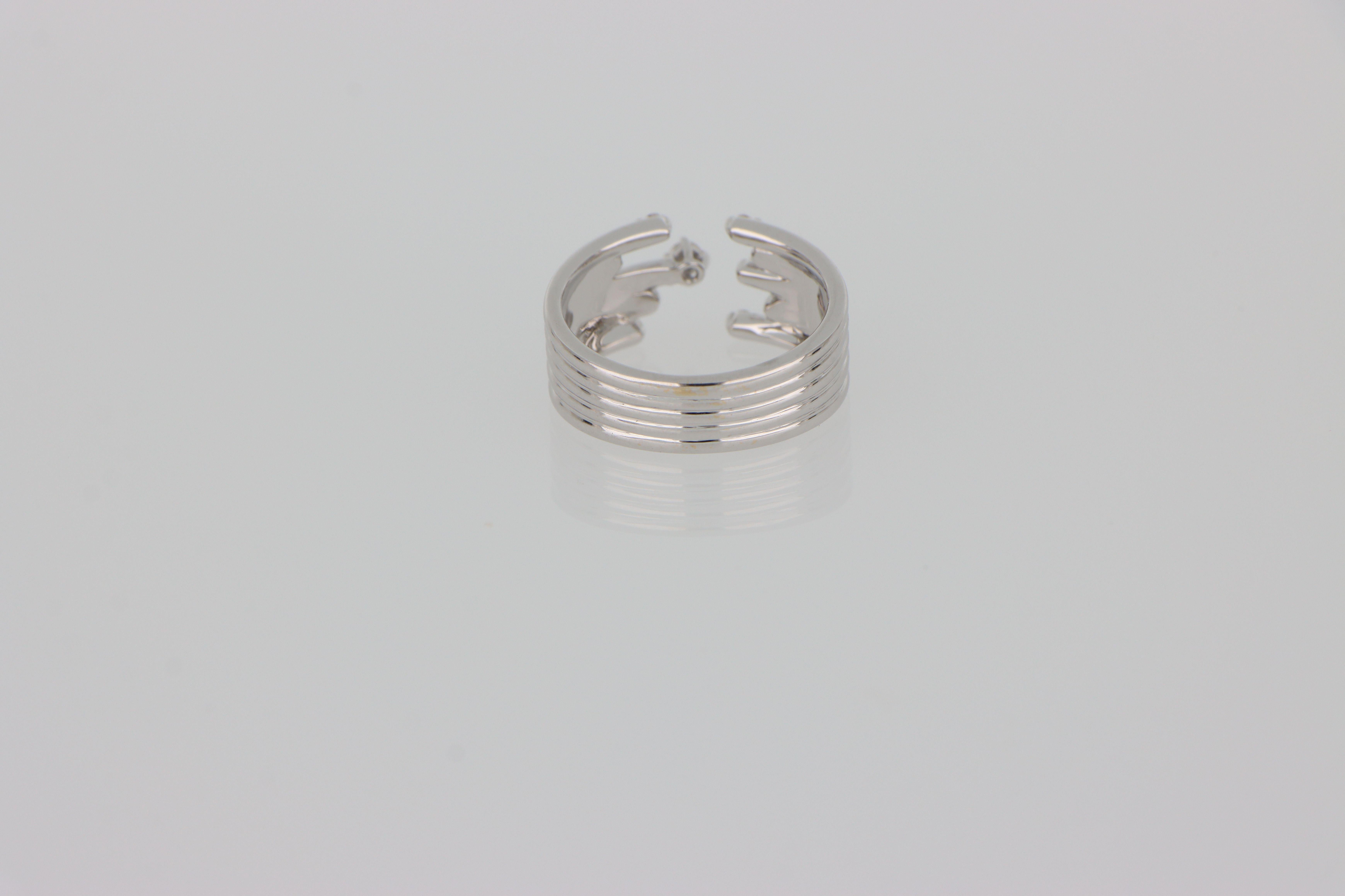 Anillo moderno de oro blanco de 18 kt con diamantes, hecho a mano en Italia en Nuevo estado para la venta en Valenza, IT