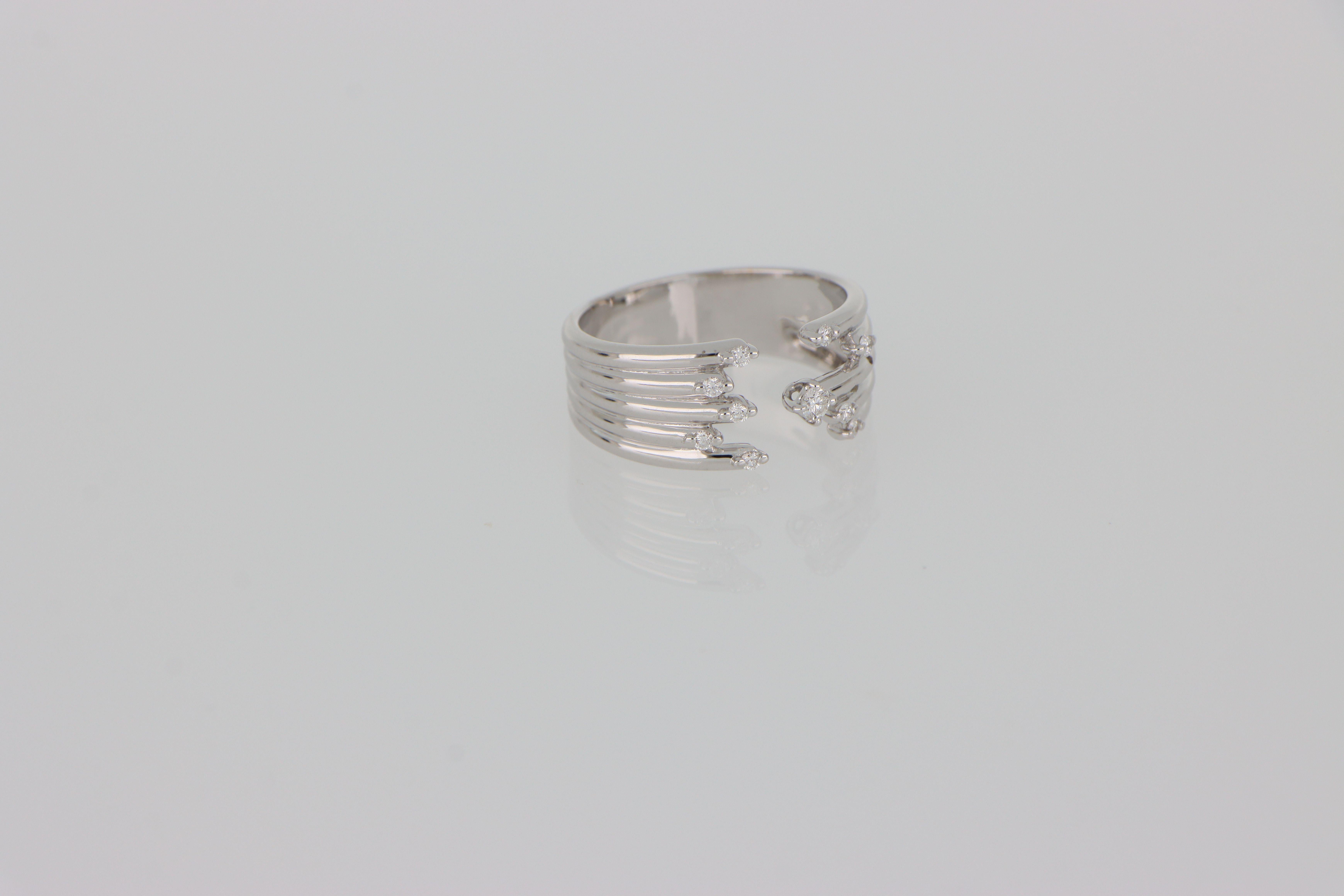 De los hombres Anillo moderno de oro blanco de 18 kt con diamantes, hecho a mano en Italia en venta