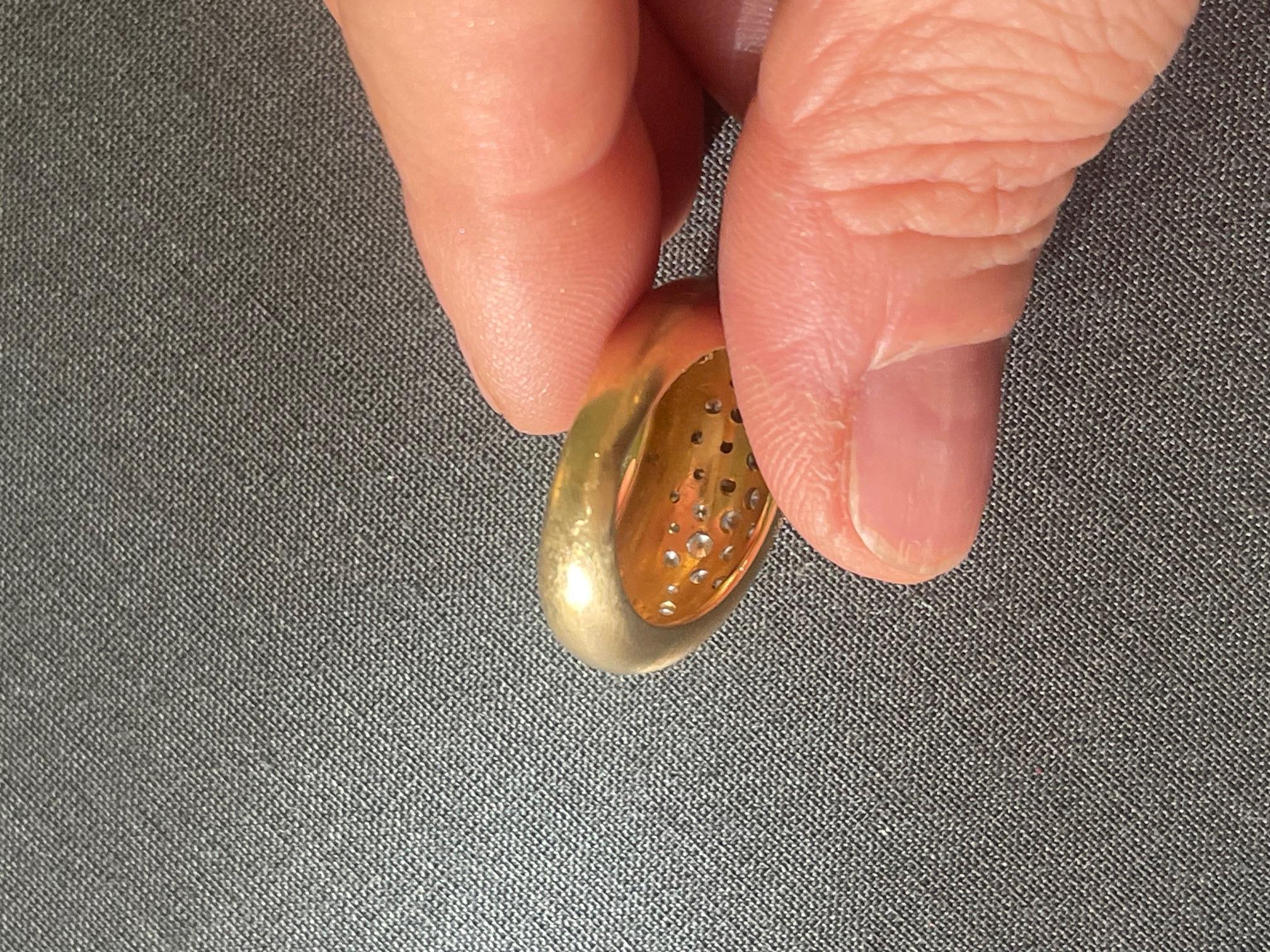 Round Cut 18k gold ring diamonds For Sale
