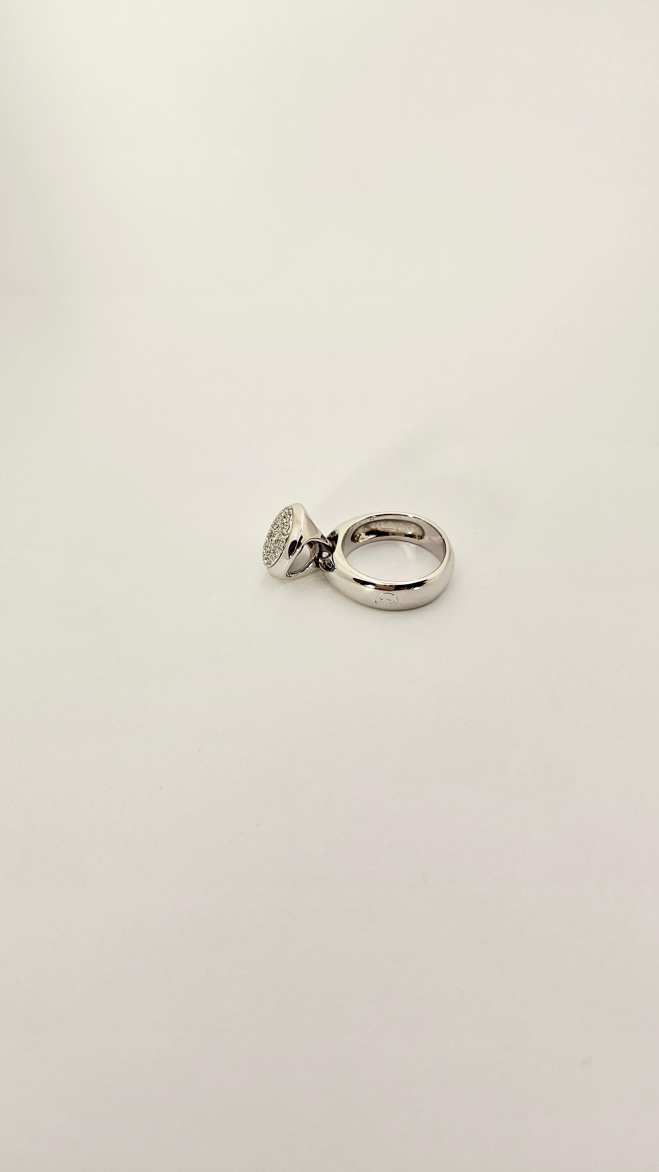 A refined ring with an elegant and contemporary 1990s design.
The designer of this piece of jewelry, Rinaldo Gavello, represents an excellence of Italian manufactured jewelry.
This ring, made of 18 Kt white gold, consists of a 6 mm high band .
On