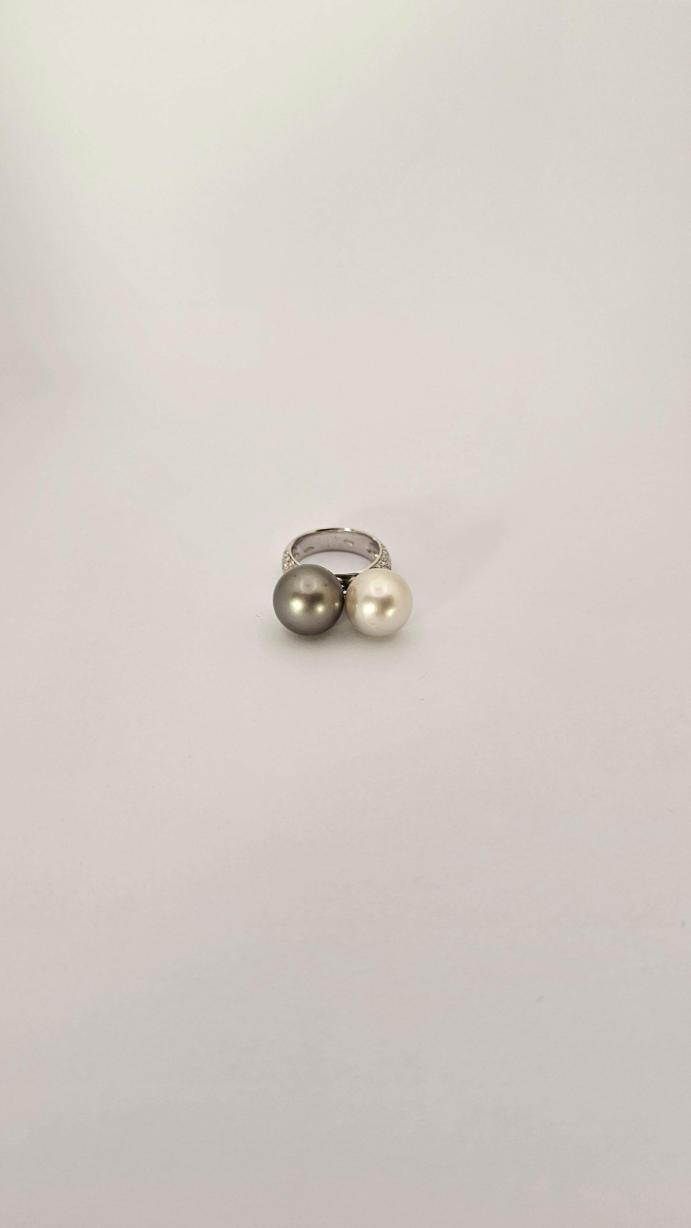 A fine ring created by Italian designer Rinaldo Gavello. 
This brand is representative of style and avant-garde in international goldsmithing.
Its structure is composed of an 18 kt white gold band part ( its height is 6 millimeters ) where