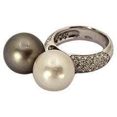Bague Rinaldo Gavello en or blanc et diamants, perles de Tahiti et d'Australie