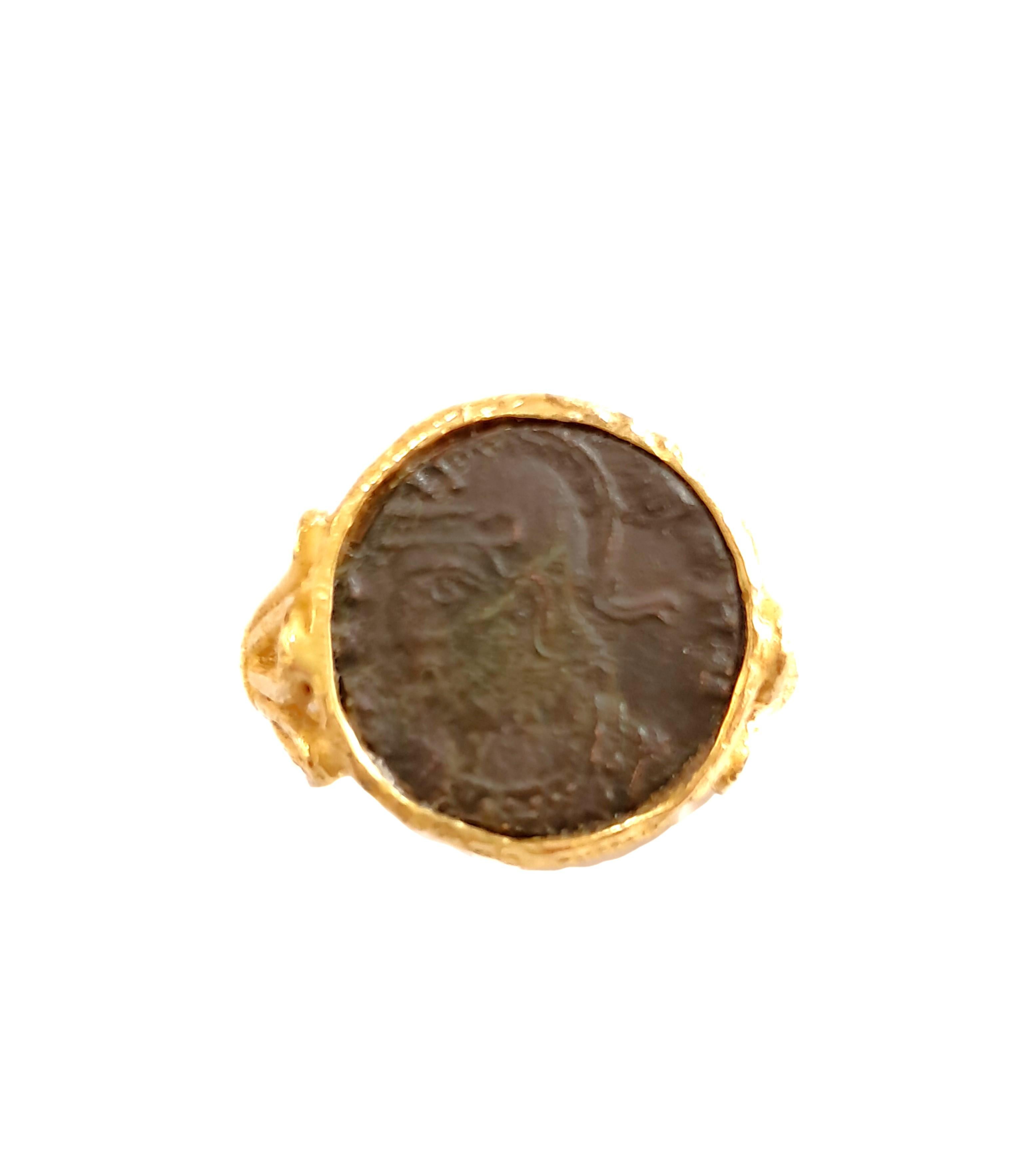 En vente :  Bague Sacchi avec pièce de monnaie romaine en or 18k 3