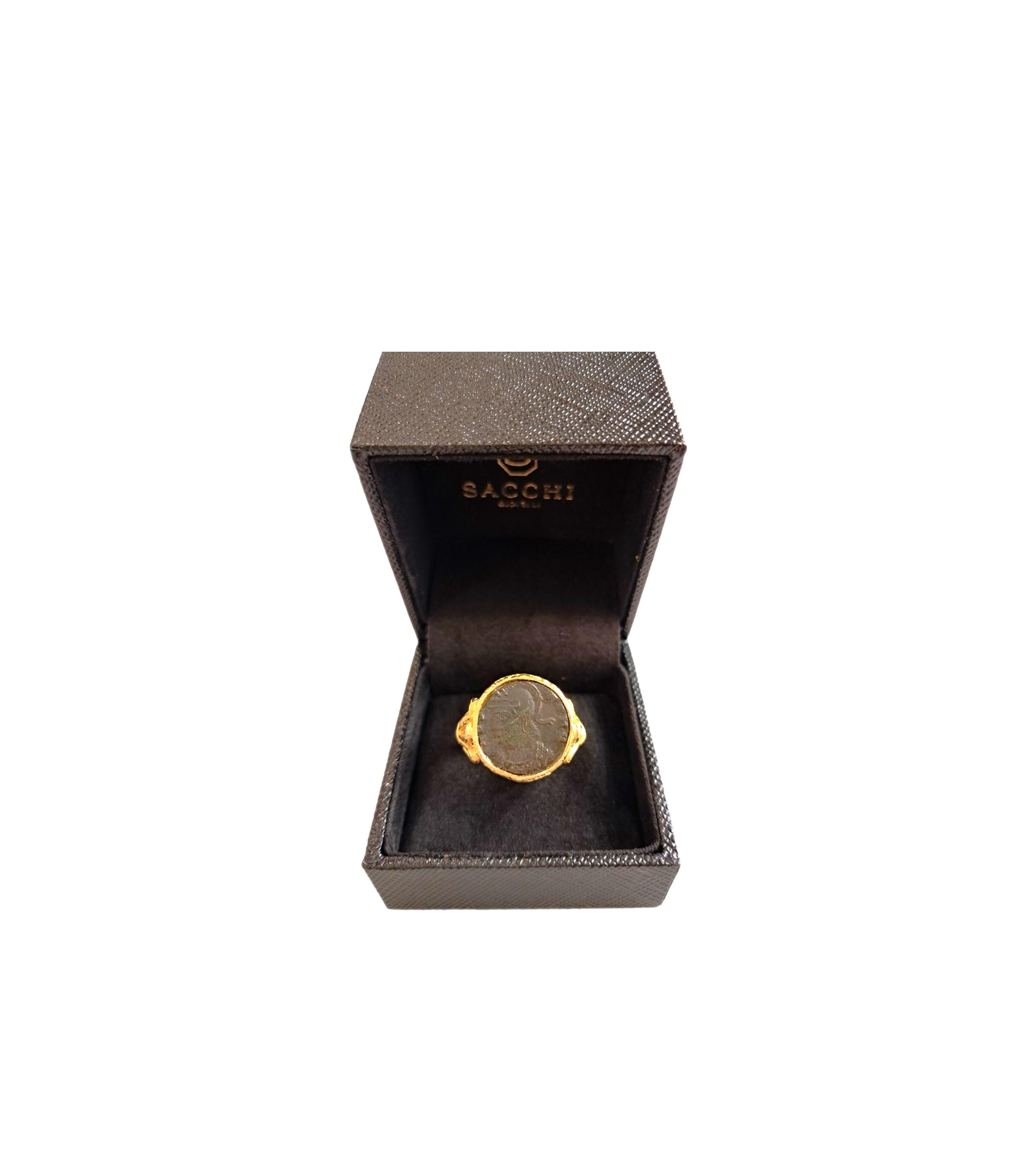 En vente :  Bague Sacchi avec pièce de monnaie romaine en or 18k 6