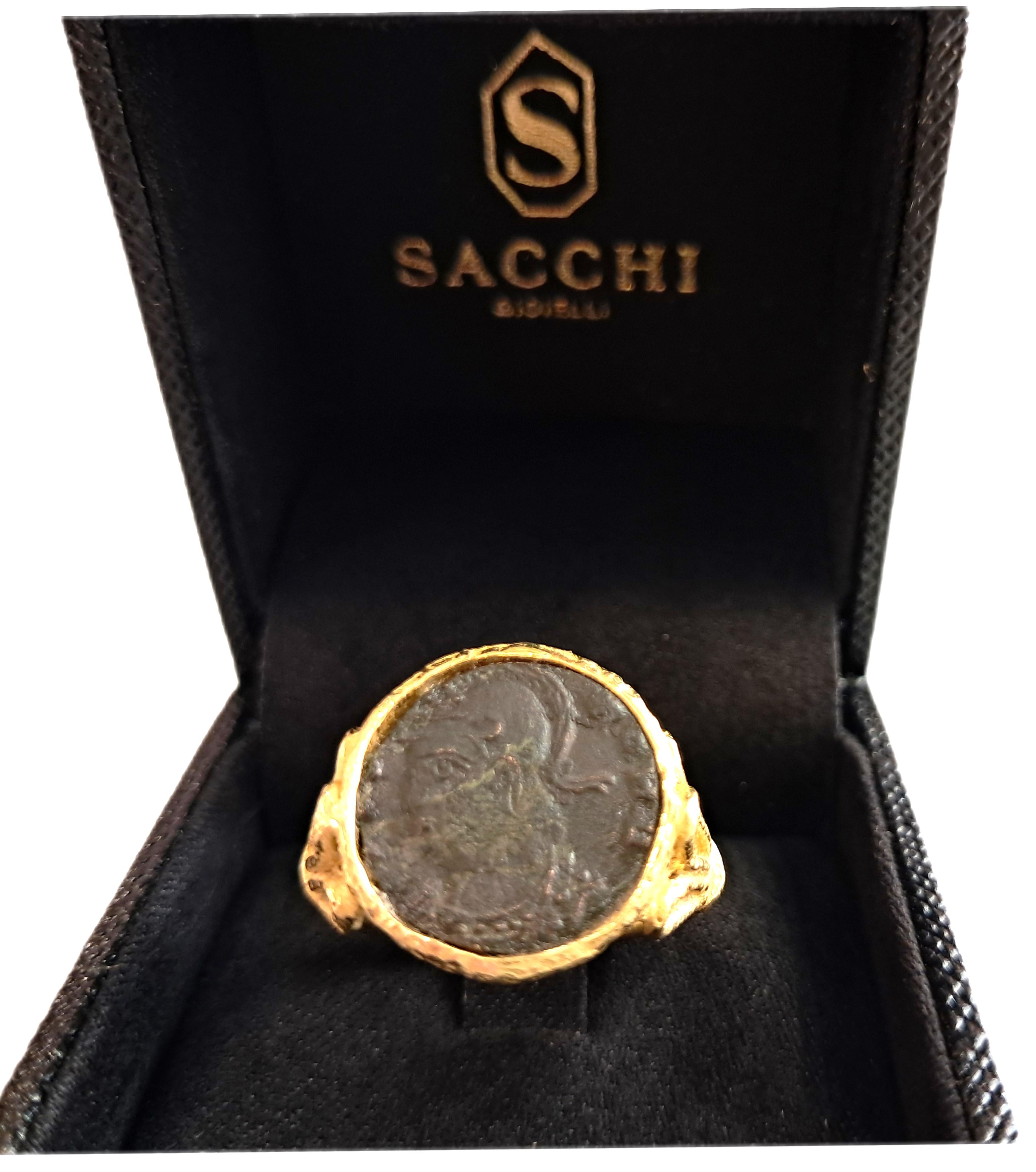 En vente :  Bague Sacchi avec pièce de monnaie romaine en or 18k 9
