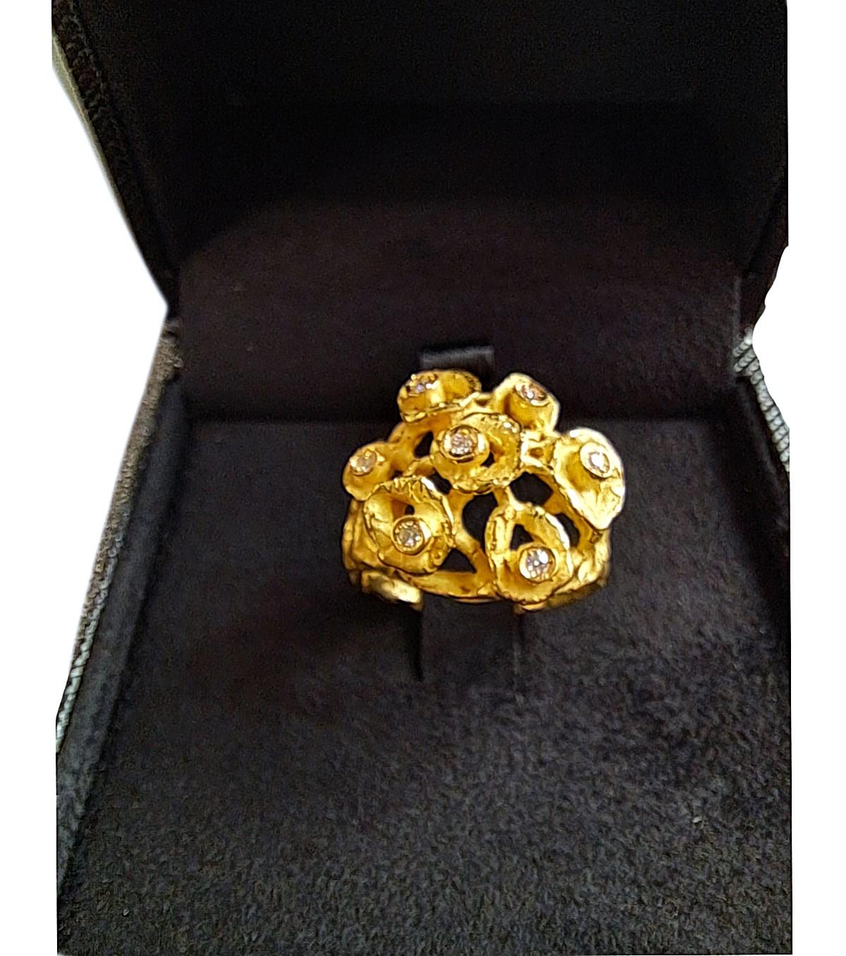 En vente :  Bague Sacchi en or jaune satiné 18k avec diamants Collection 