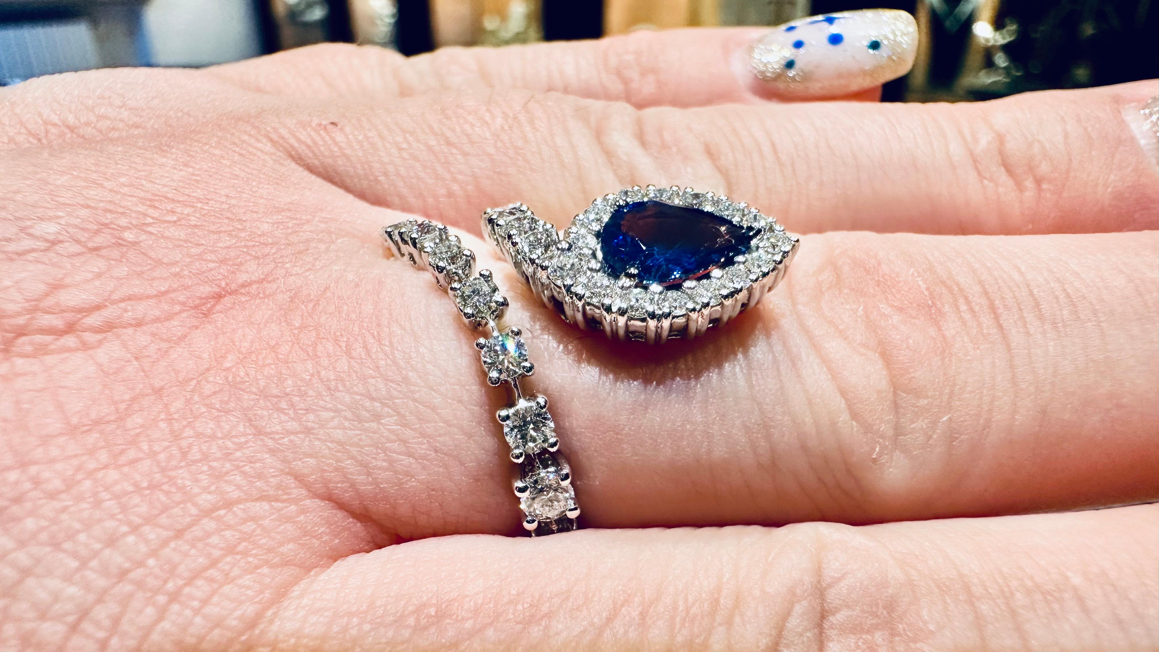 Bague serpent en or blanc 18kt avec saphir bleu 0.95 et diamants 0.89 en vente 4