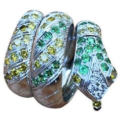 Bague serpent en or blanc 18 carats  Saphirs et émeraudes brillants