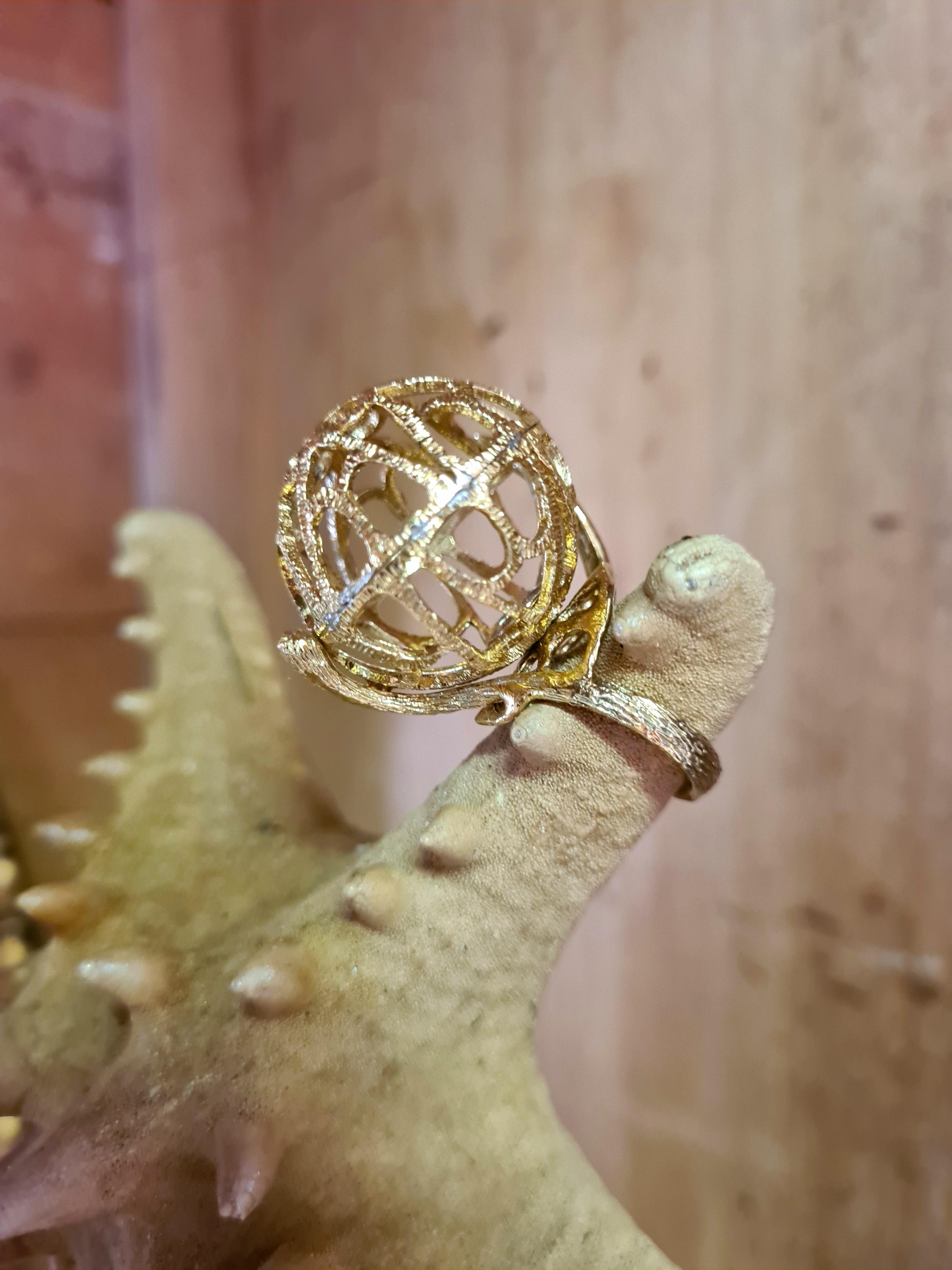 Women's Anello Sfera collezione Disco Traforato preistorico For Sale