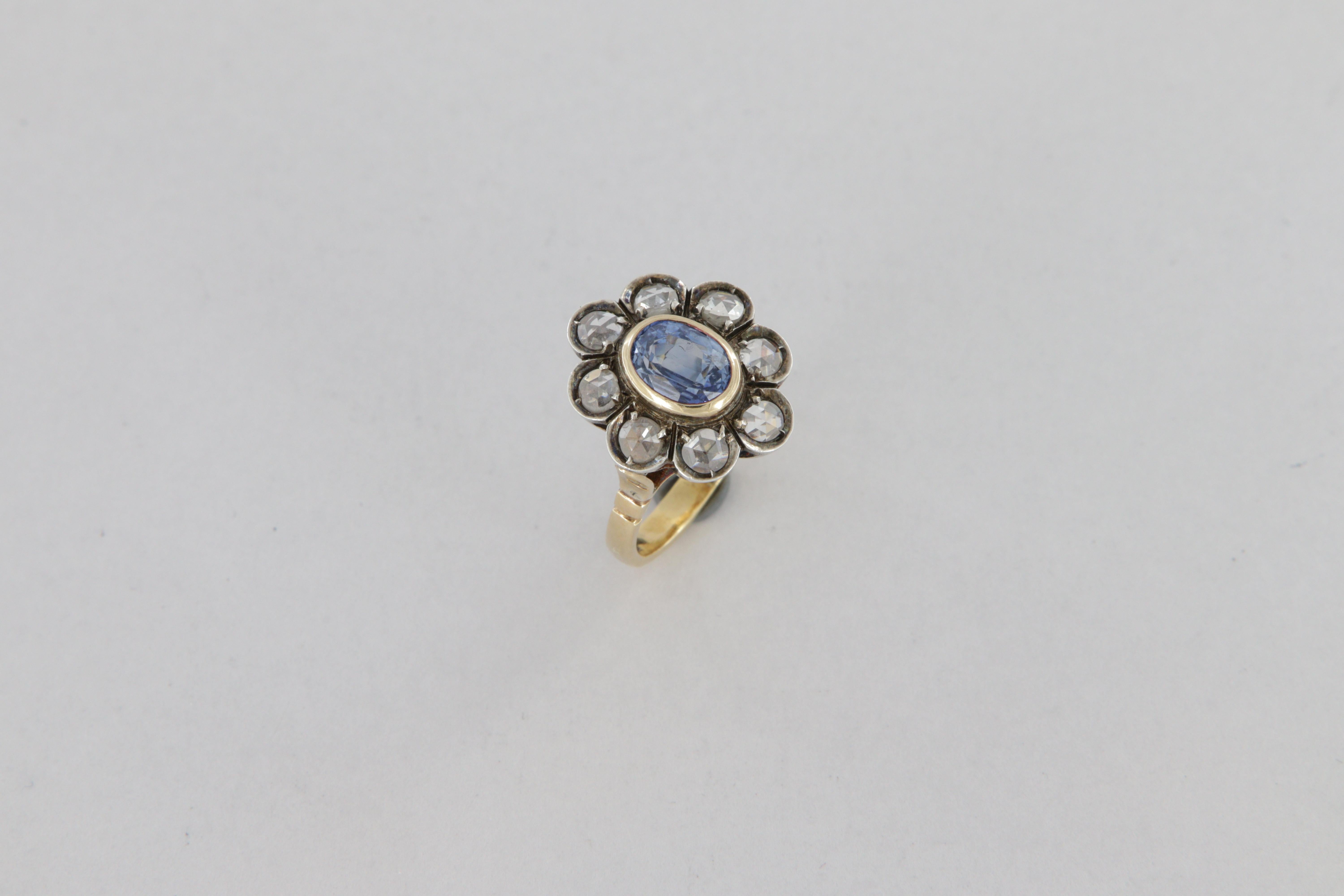 Bague de style antique en or et argent avec diamants et saphir ovale ct. 1.37 en vente 6