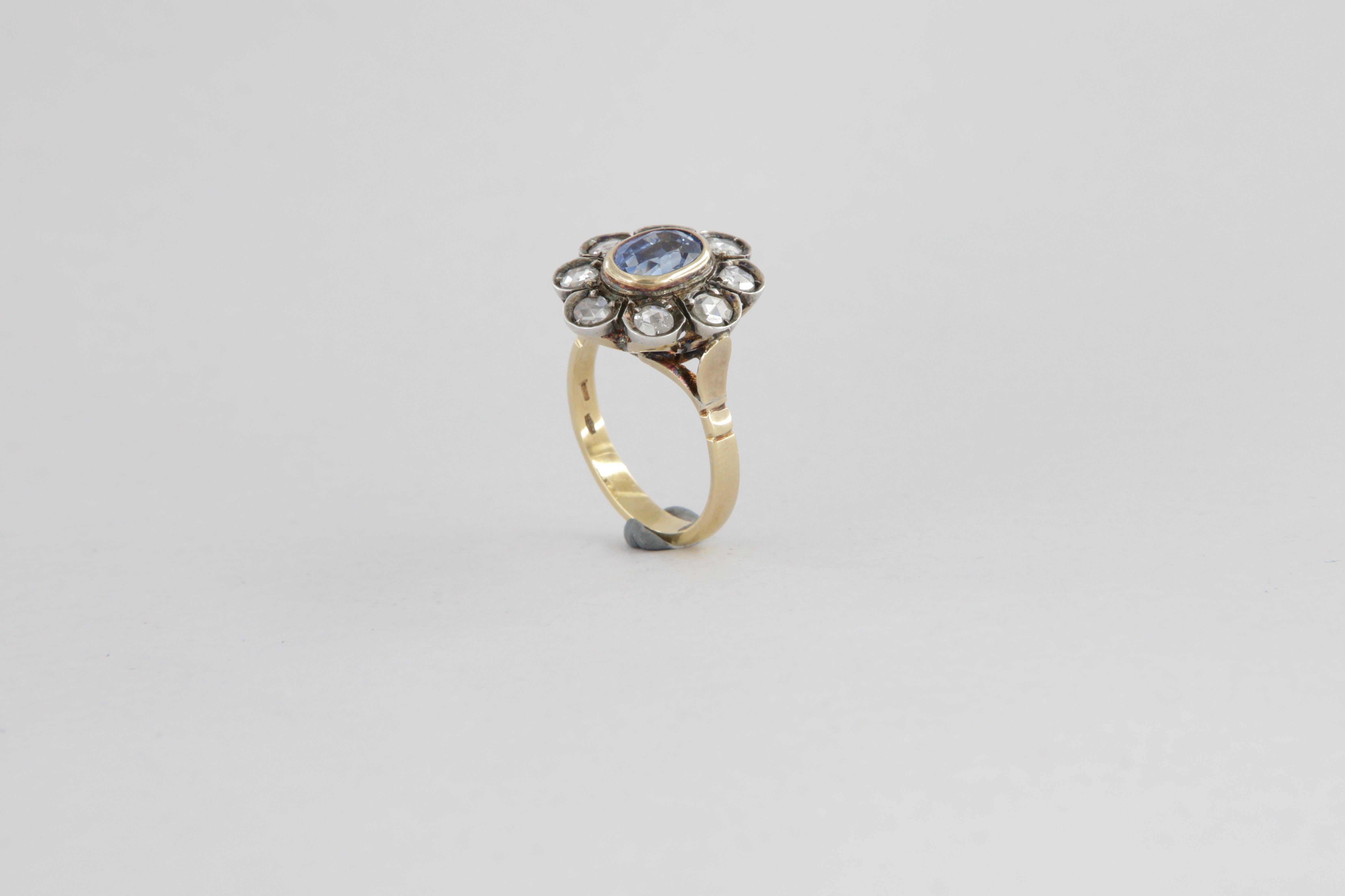 Bague de style antique en or et argent avec diamants et saphir ovale ct. 1.37 en vente 8