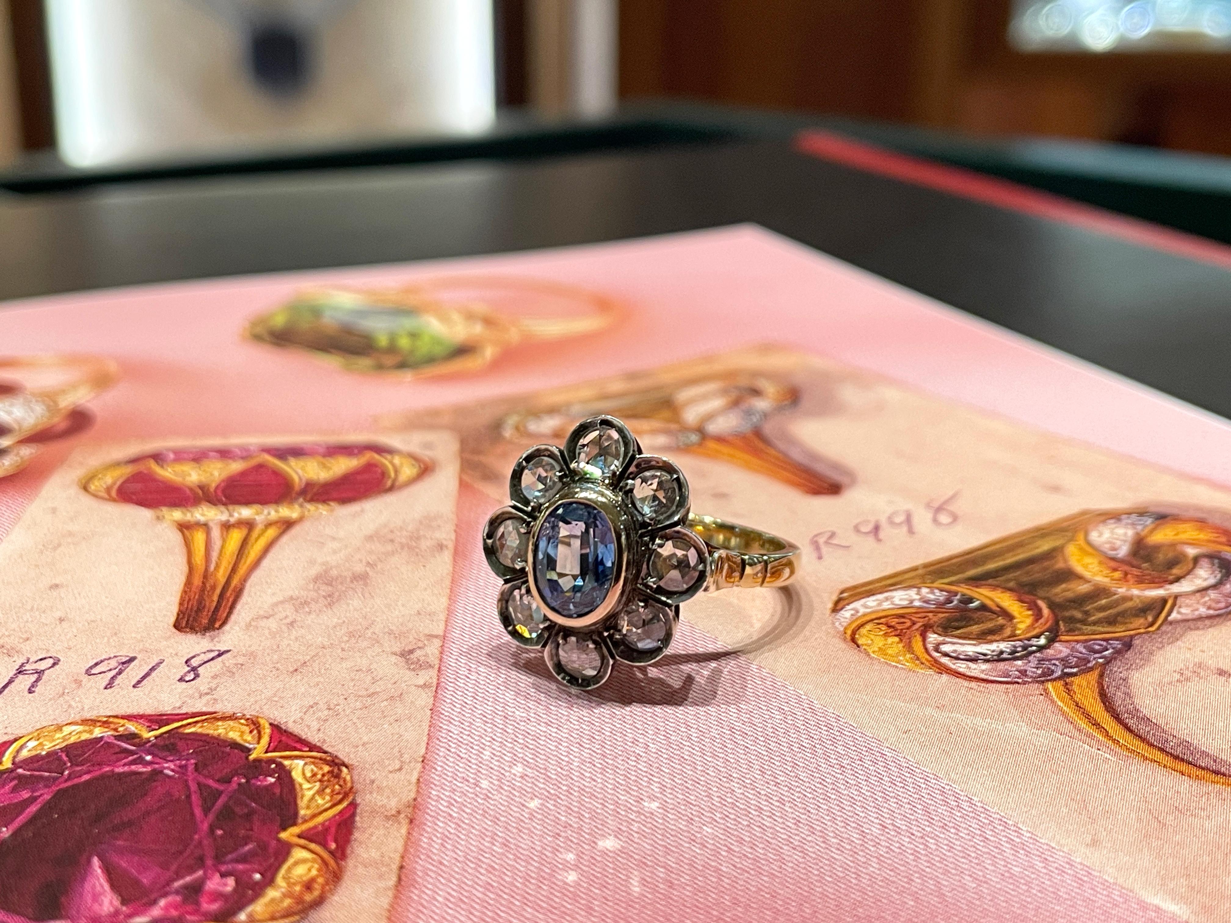 Bague de style antique en or et argent avec diamants et saphir ovale ct. 1.37 en vente 13