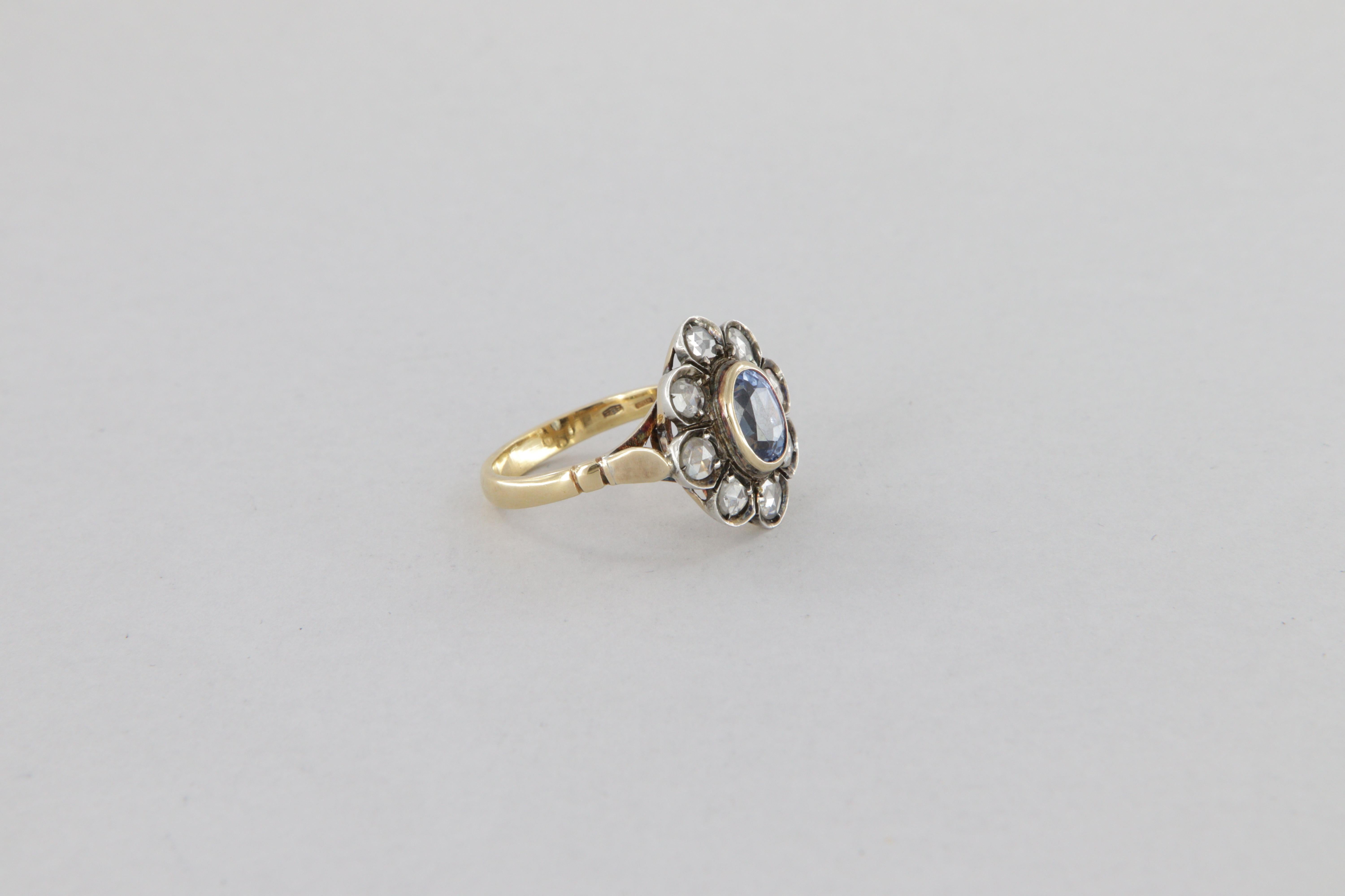 Bague de style antique en or et argent avec diamants et saphir ovale ct. 1.37 en vente 3