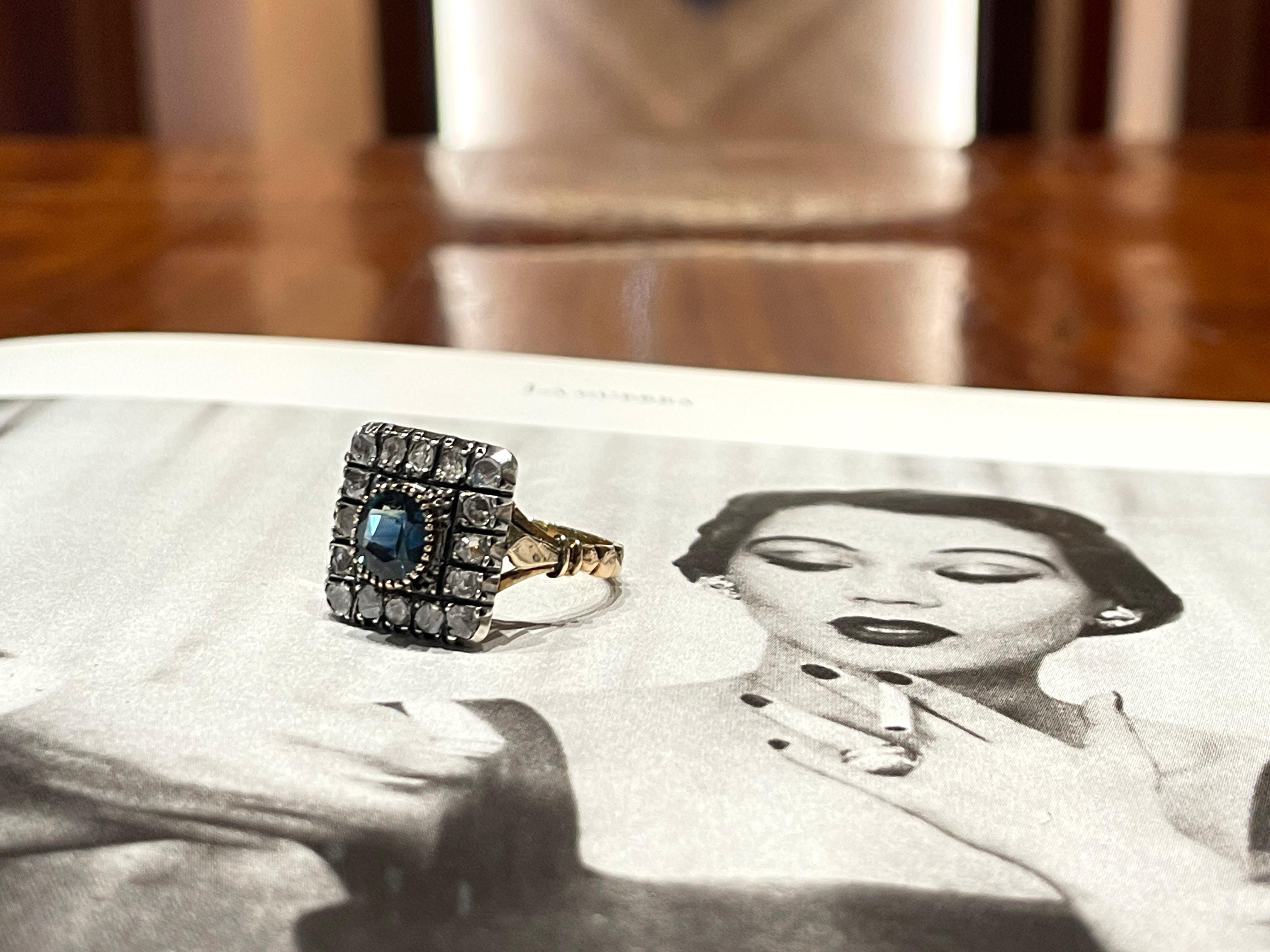 Bague de style antique en or et argent avec diamants et saphir ovale ct. 2.02 en vente 8