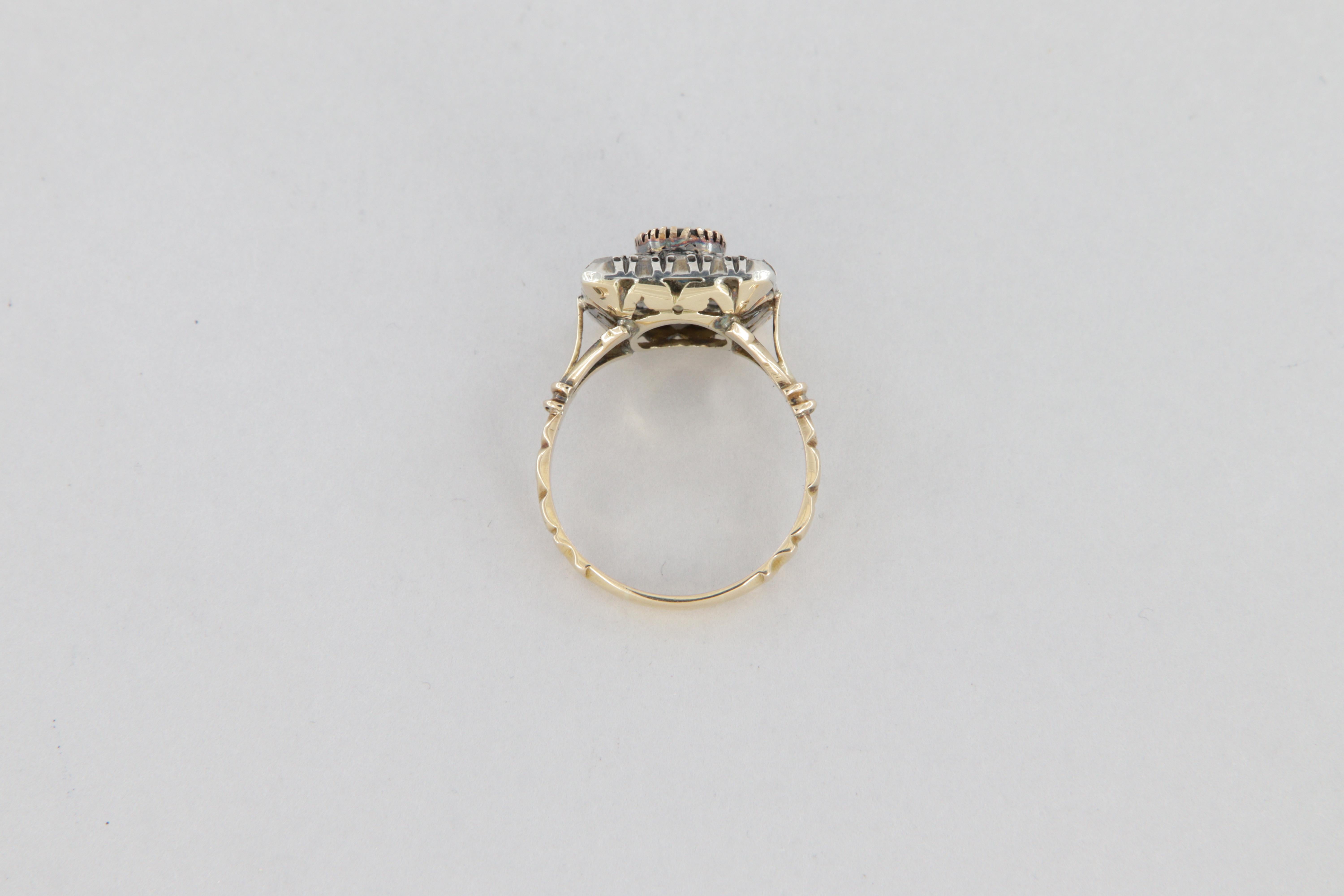 Bague de style antique en or et argent avec diamants et saphir ovale ct. 2.02 en vente 4