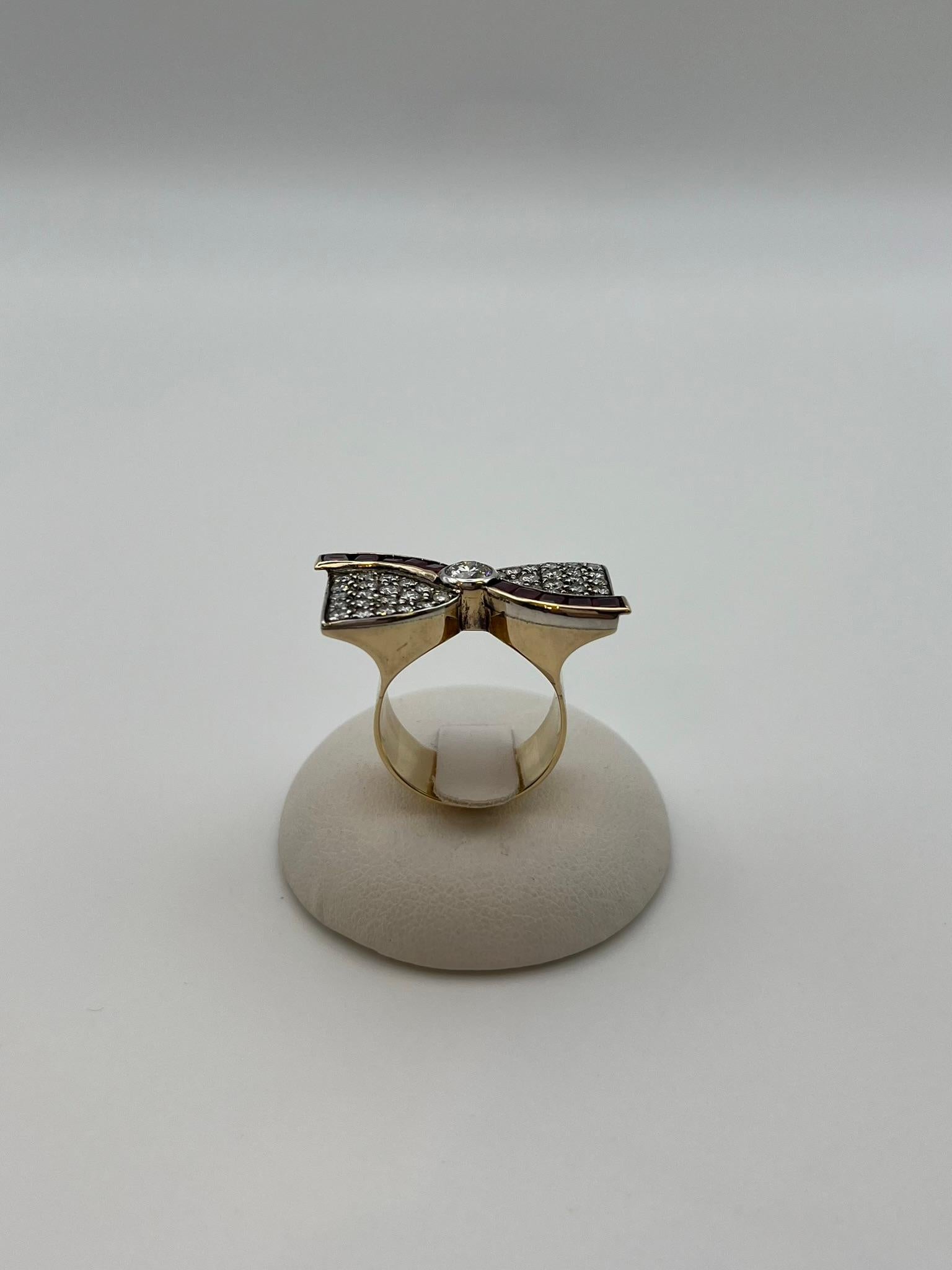 Anello stile retrò in oro ed argento con rubini e diamanti in vendita 5