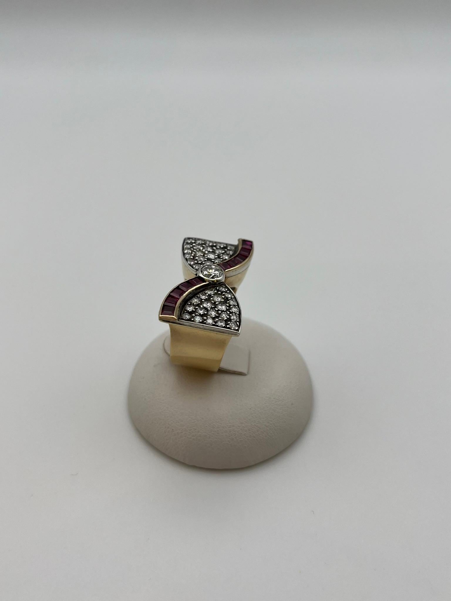 Anello stile retrò in oro ed argento con rubini e diamanti in vendita 4