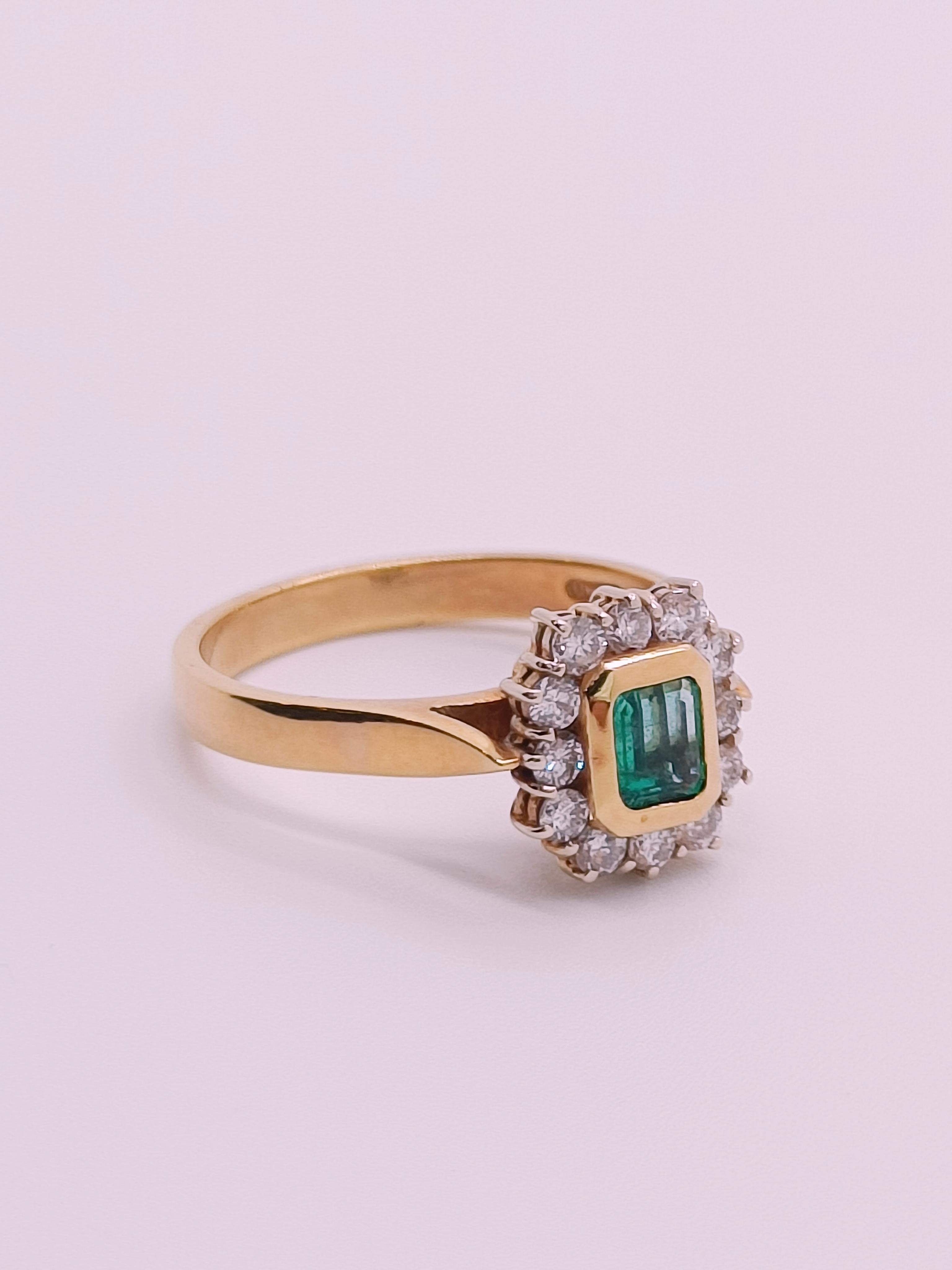 Vintage Retro-Stil Ring mit rechteckigen Smaragd und 18k Gelbgold Diamanten (Emerald Cut) im Angebot