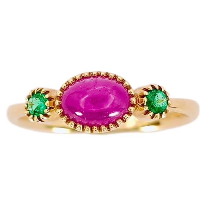 Trilogy ring, 18K Rose Gold, 0.20 Ct Cabochon Ruby and Emeralds. Contemporary For Sale
