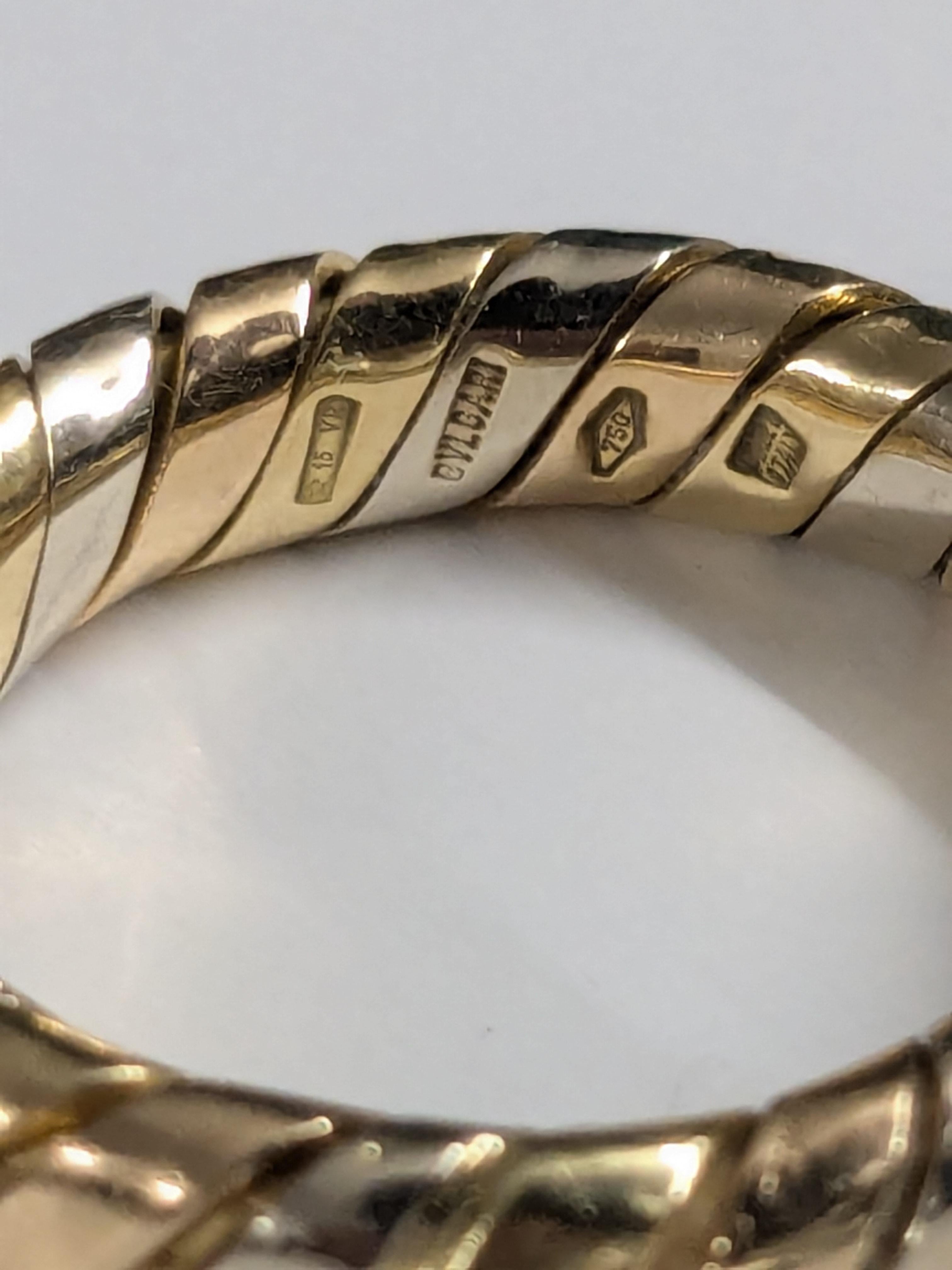 Anello Bulgari collezione Tubogas
Materiale oro 18kt Giallo-Rosa-Bianco
Misure IT11 - US 5.5
Punzoni 