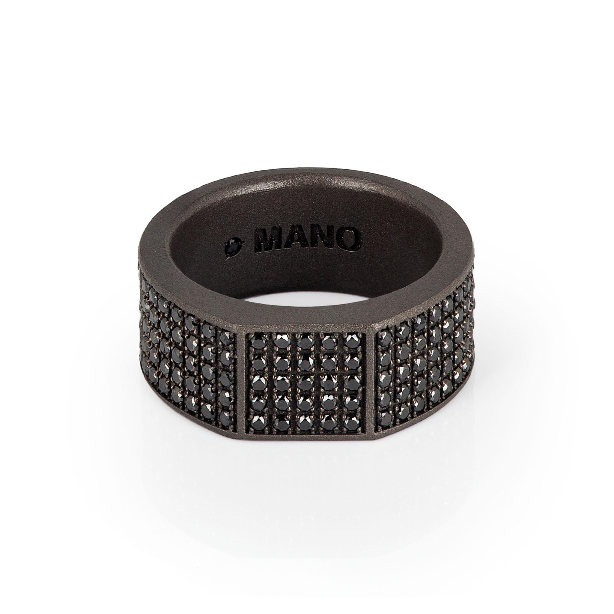 in vendita:  Anello uomo MANO J in titanio e diamanti black 2.25 carati misura 64 mm 5