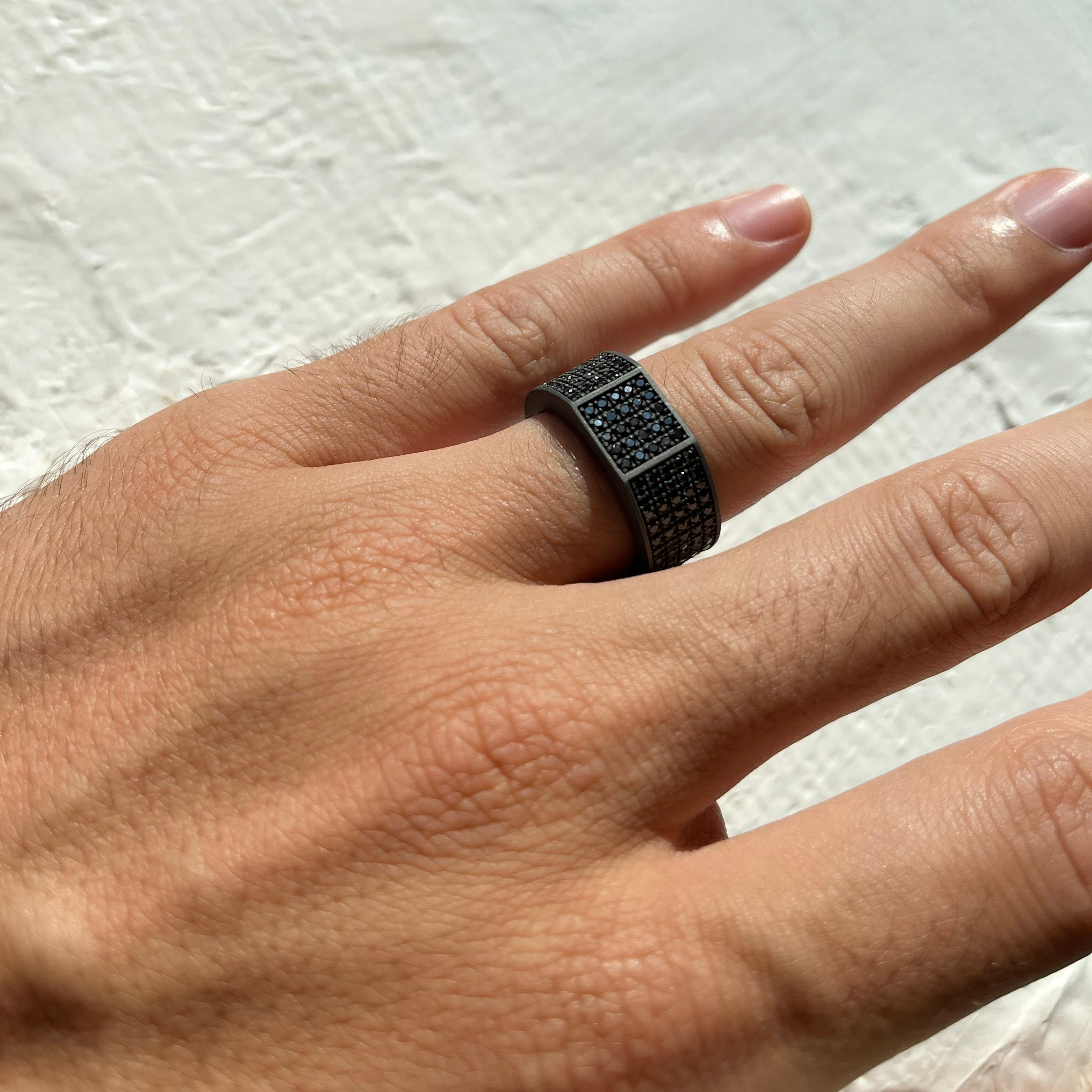 in vendita:  Anello uomo MANO J in titanio e diamanti black 2.25 carati misura 64 mm 7