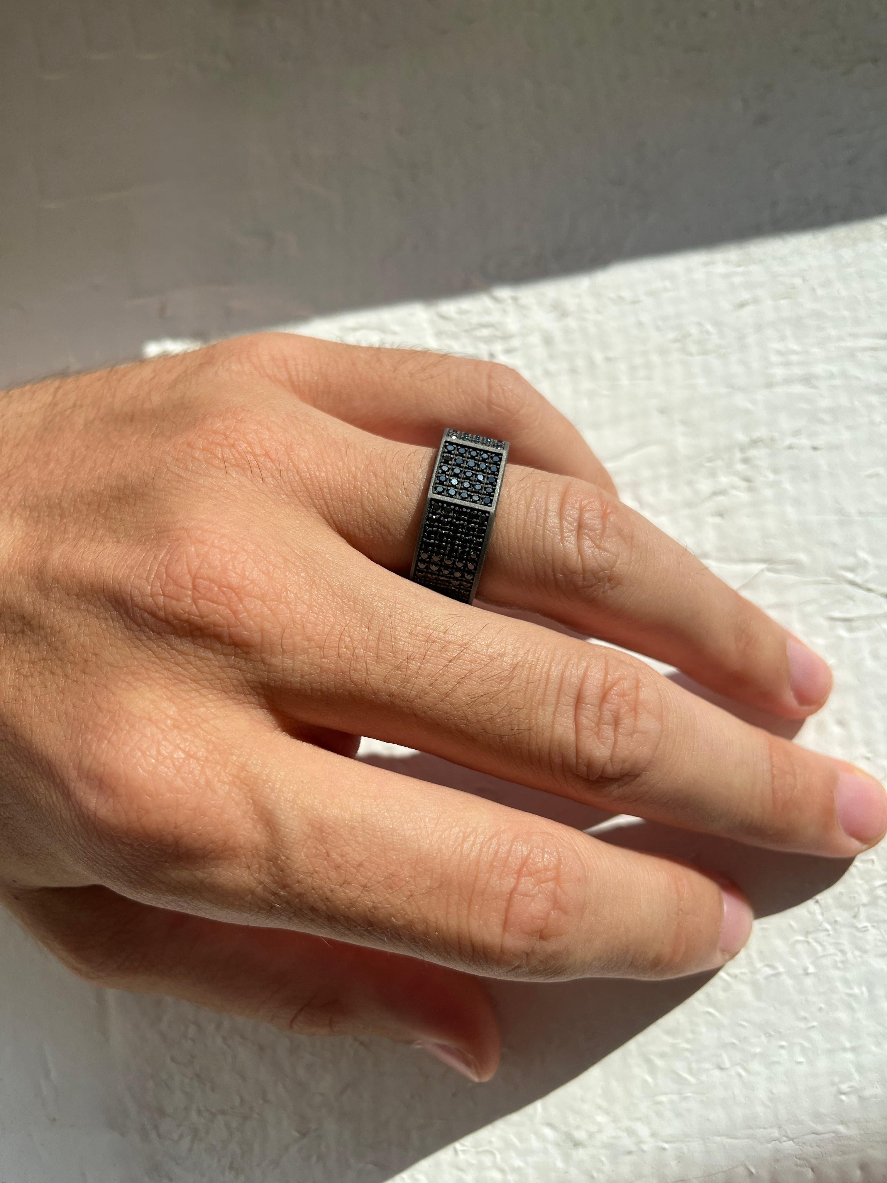 in vendita:  Anello uomo MANO J in titanio e diamanti black 2.25 carati misura 64 mm 8