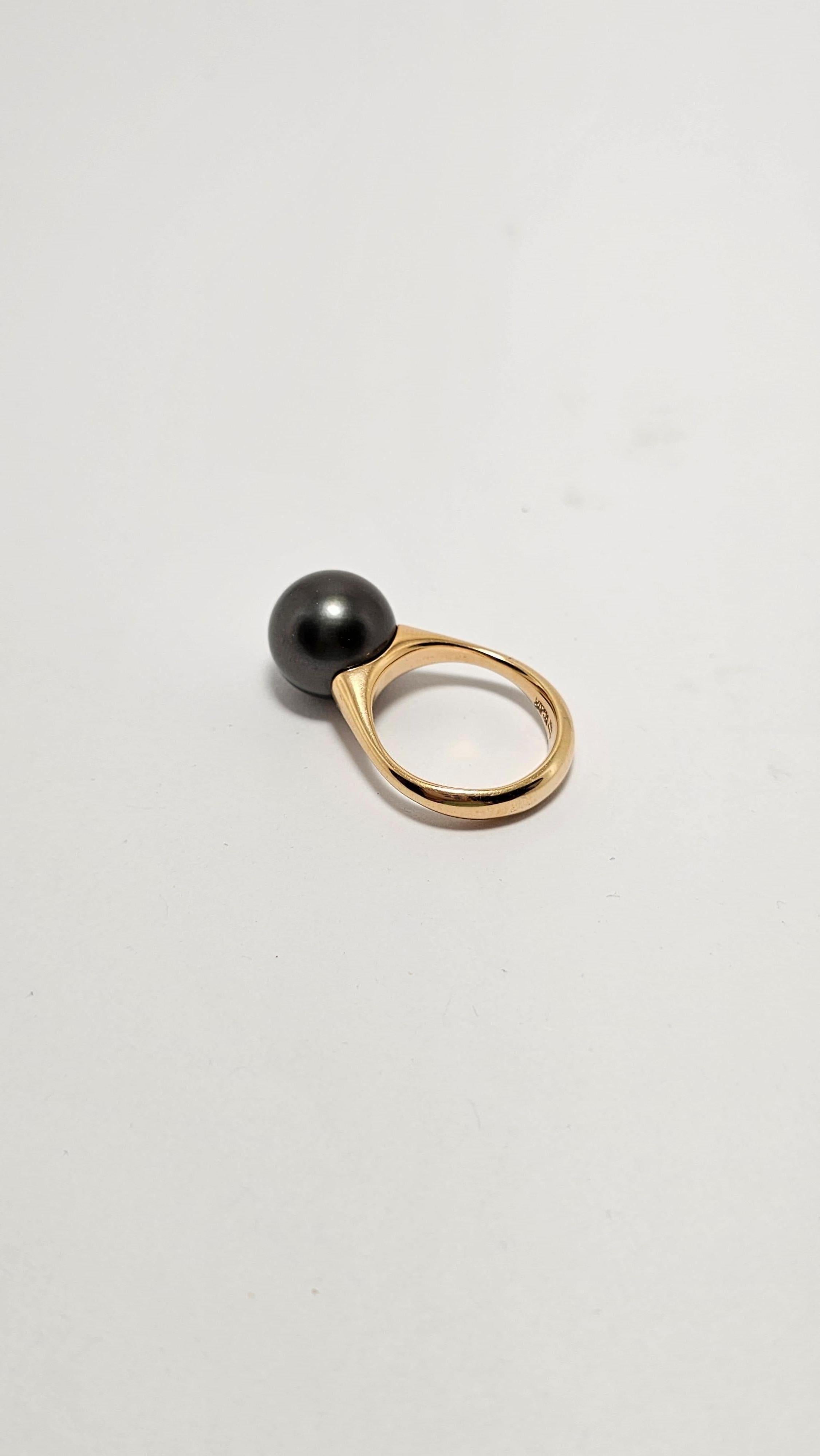 Contemporary Utopia Ring with Tahitian Pearl Kt 14.91 in 18kt Rose Gold For Sale