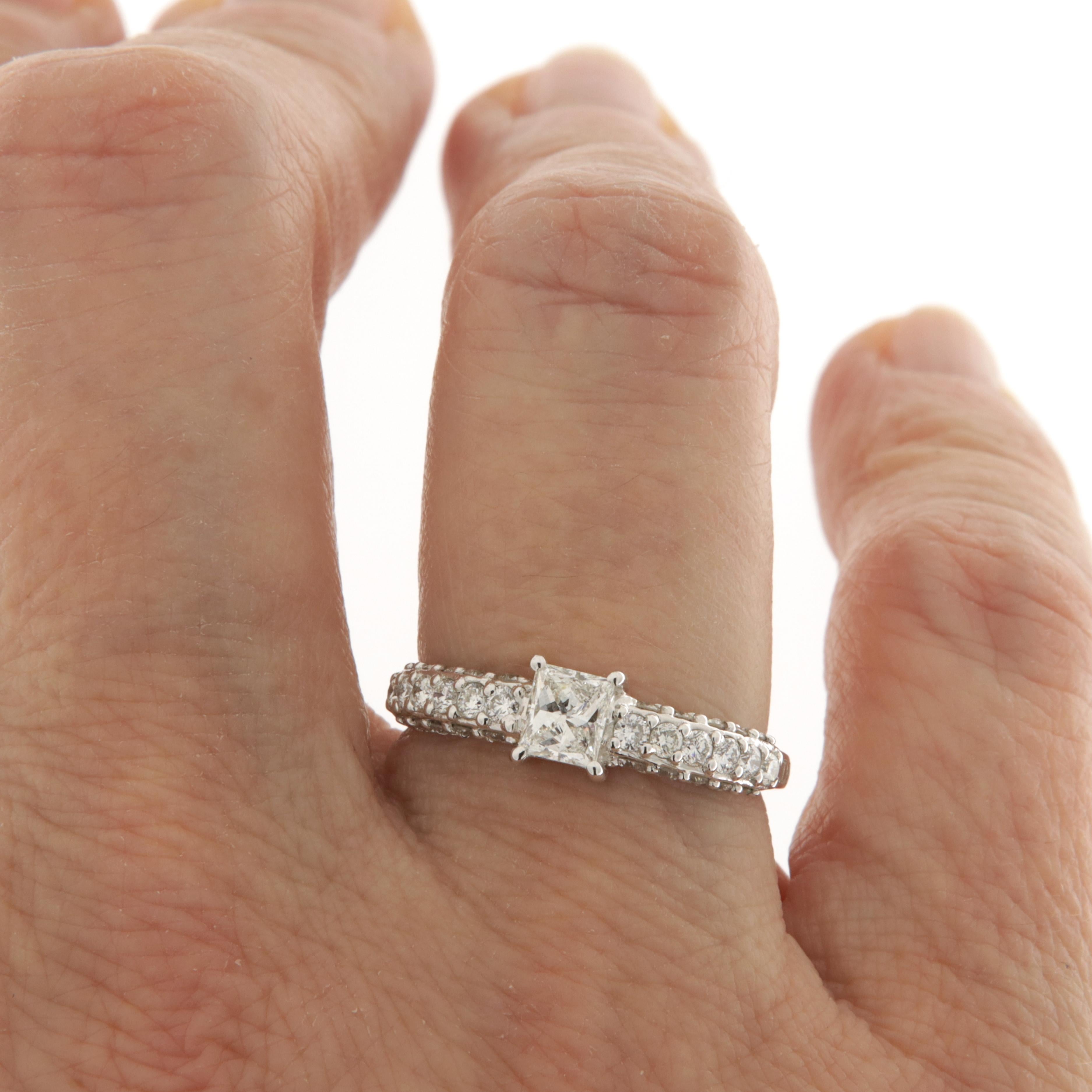 Veretta-Ring mit Princess-Diamant-Solitär ct.0.63 (Moderne) im Angebot