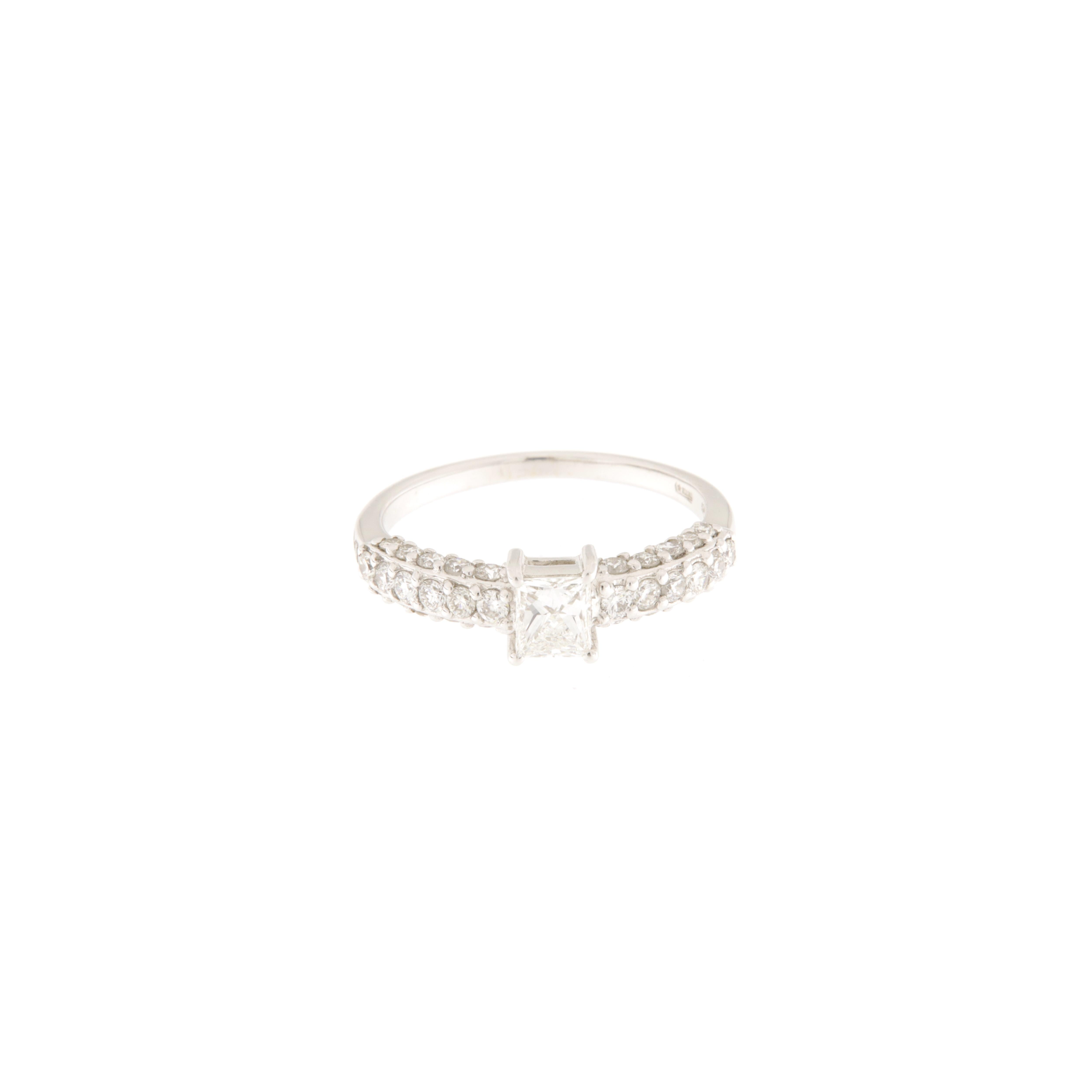 Veretta-Ring mit Princess-Diamant-Solitär ct.0.63 (Princess Cut) im Angebot