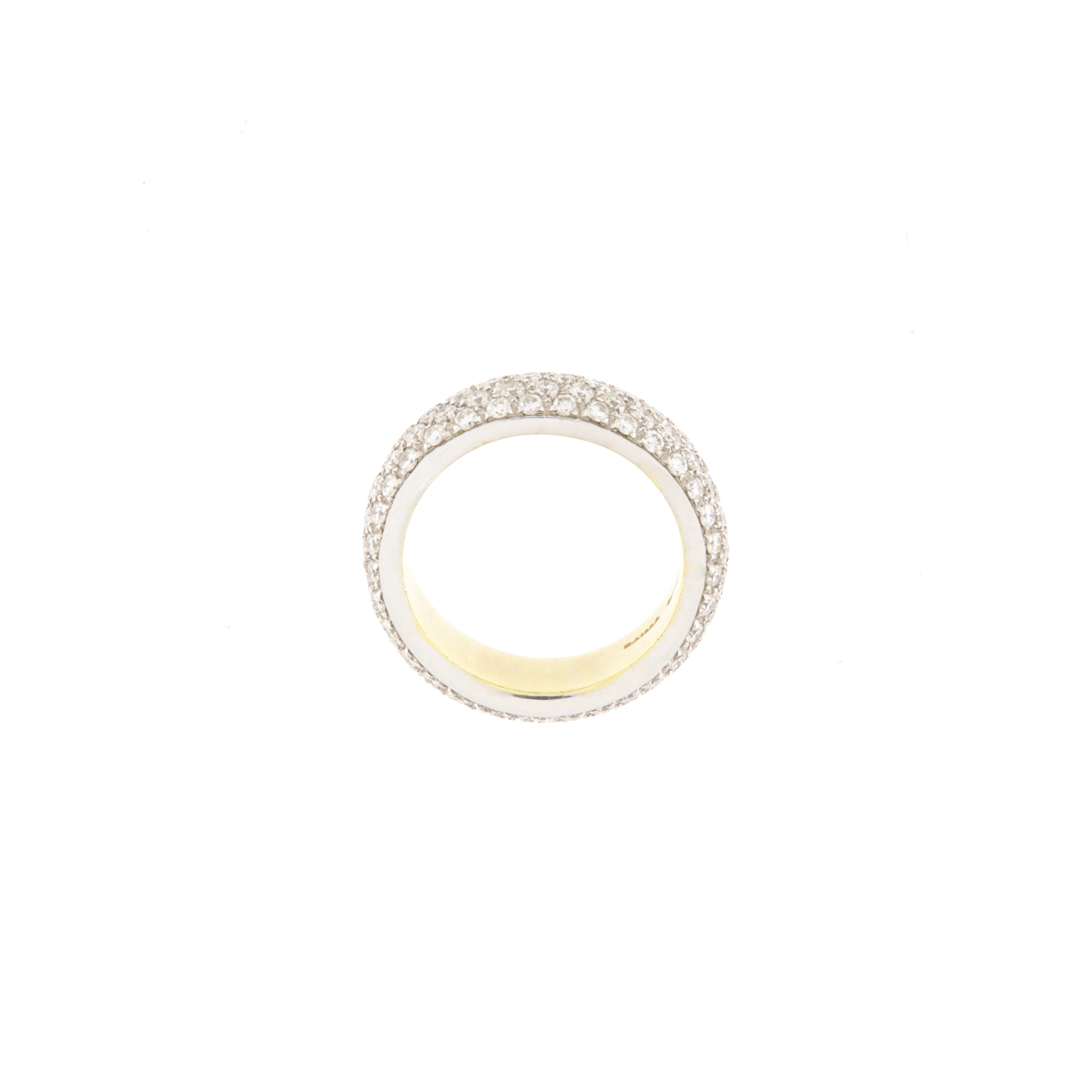 Modern Full circle veretta ring with pavé diamonds ct.2.26 For Sale