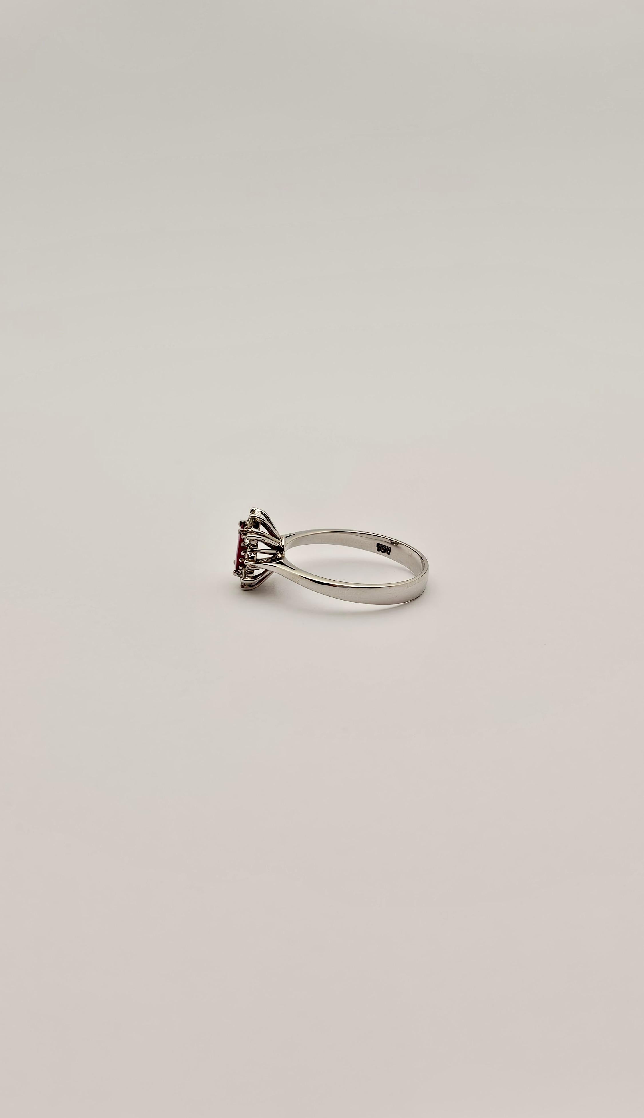 Anello Vintage 1960 in Oro Bianco, Diamanti e Rubino Ovale In condizioni Nuovo in vendita a Cattolica, IT