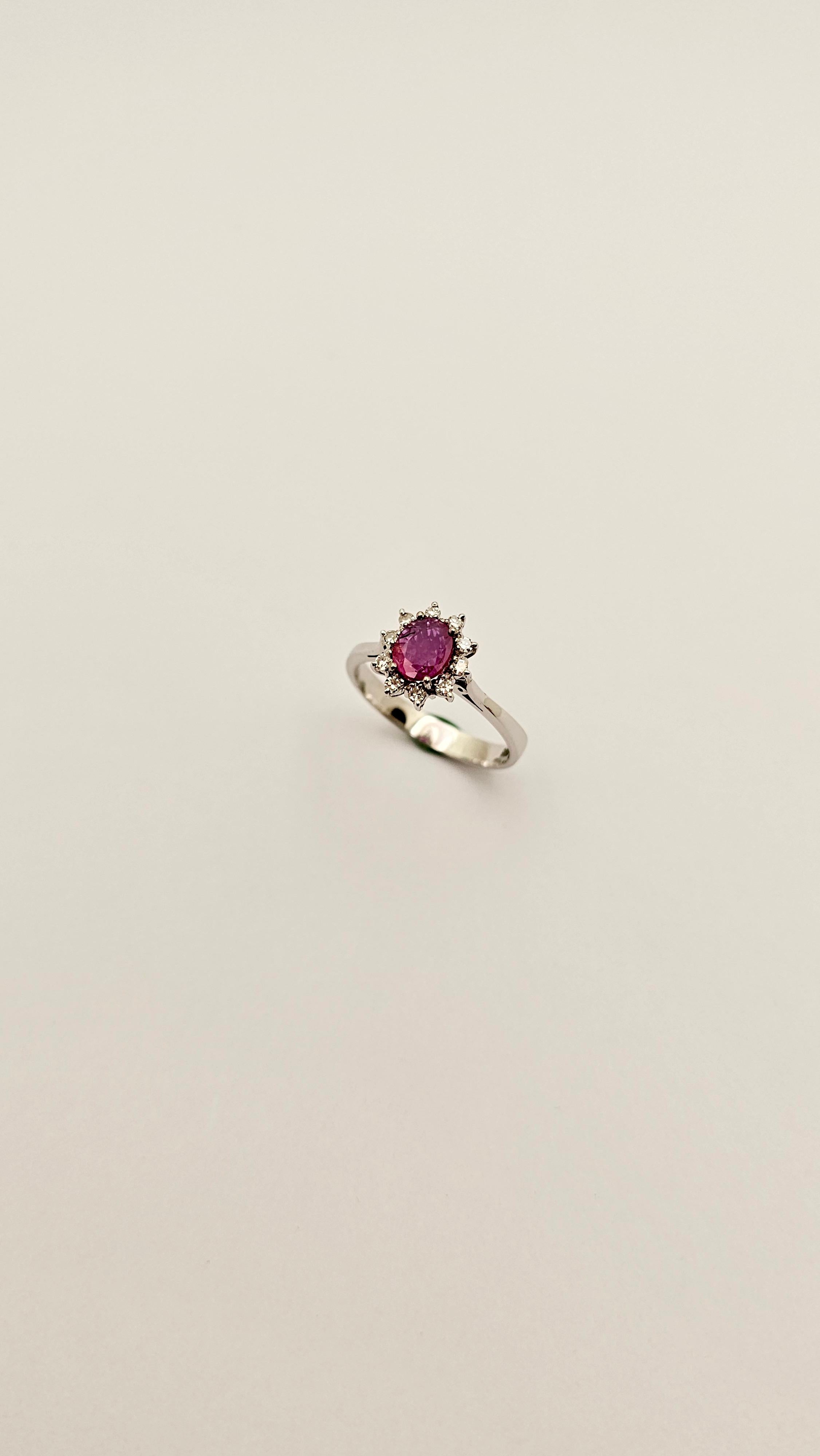 Anello Vintage 1960 in Oro Bianco, Diamanti e Rubino Ovale in vendita 3