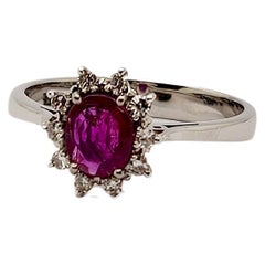 Bague vintage des années 1960 en or blanc, diamants et rubis ovale