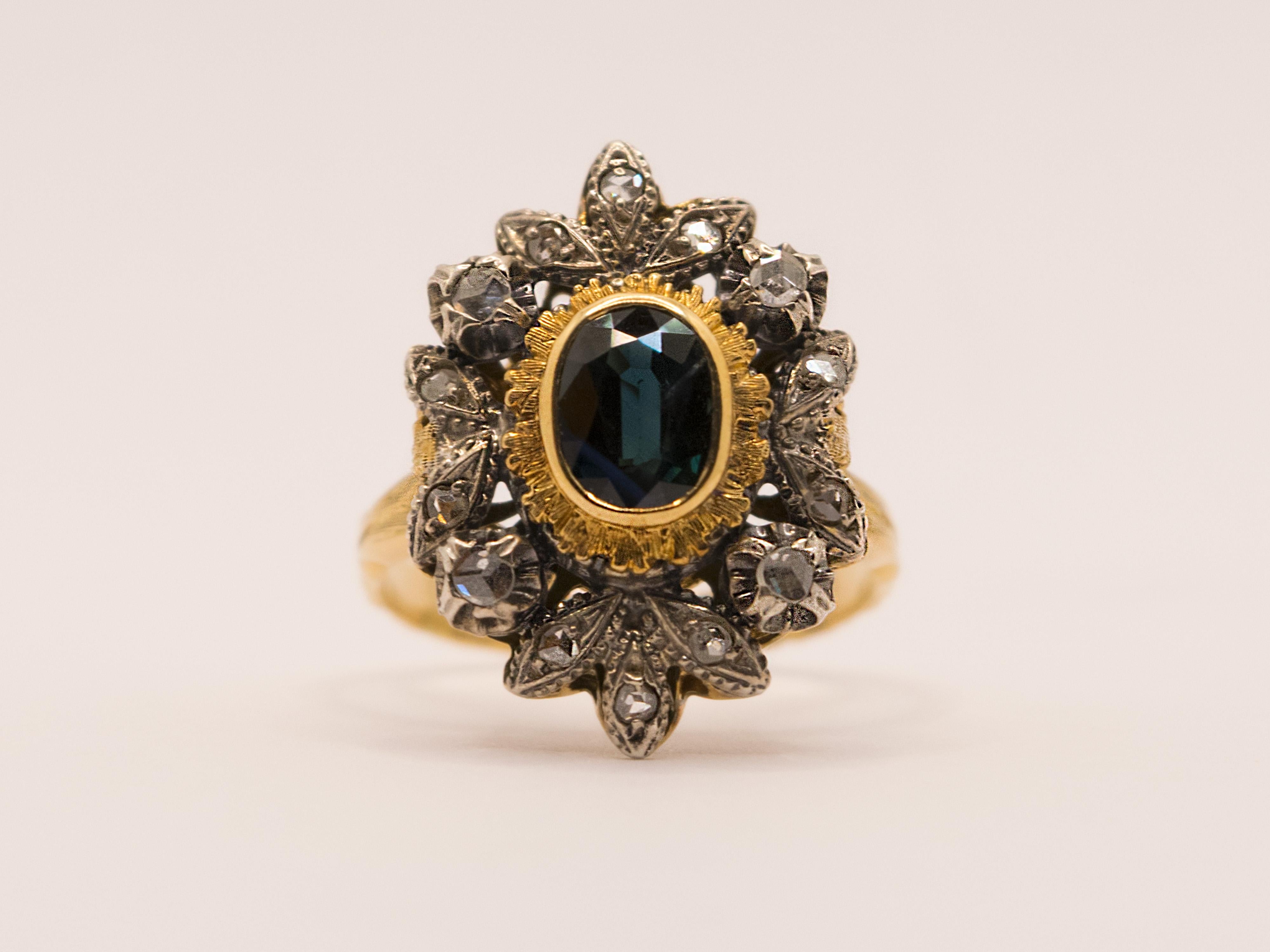 Vintage 1940s Yellow Gold and Silver Ring with Sapphire and Diamonds In New Condition For Sale In Cattolica, IT