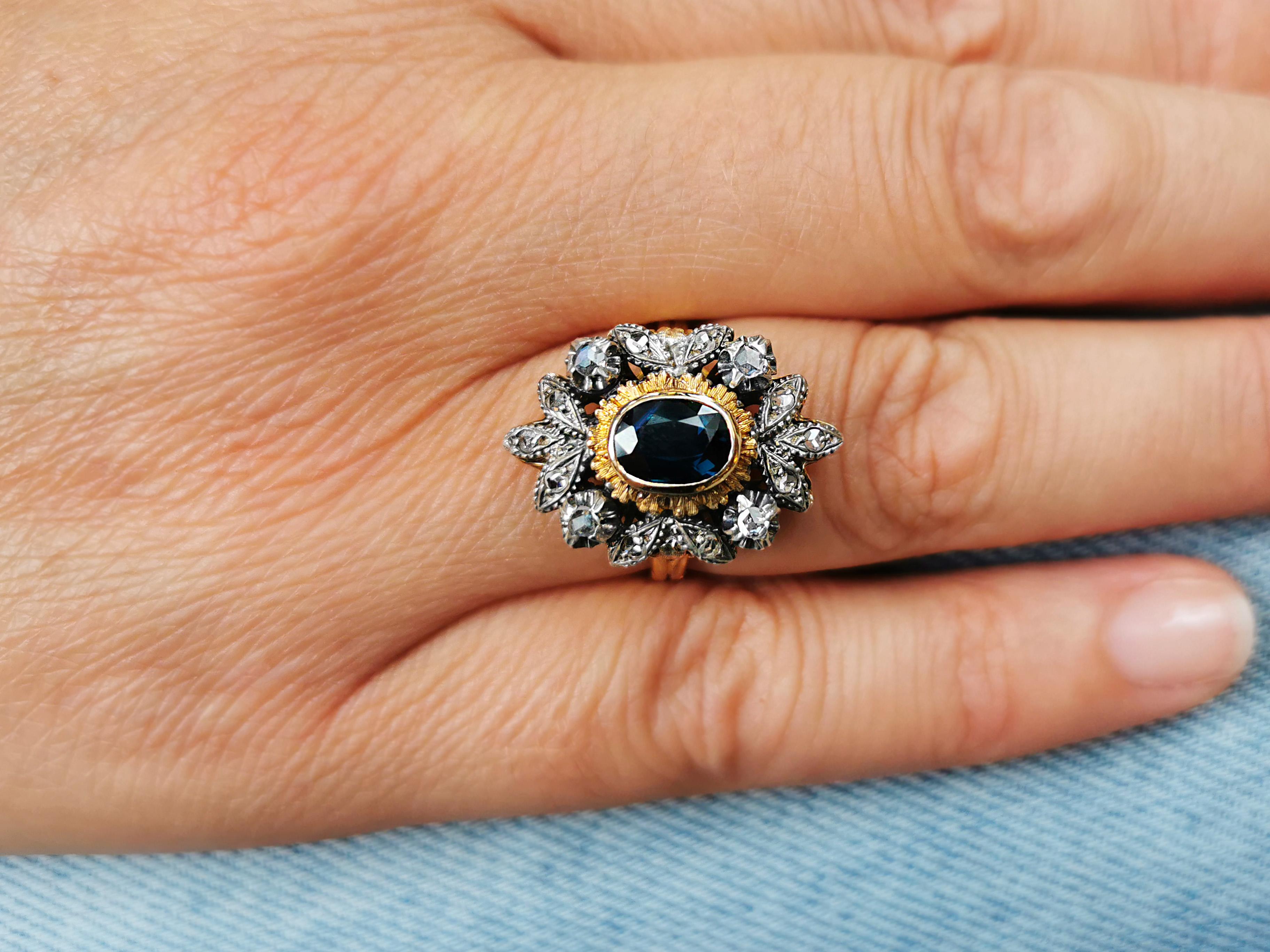 Vintage 1940s Yellow Gold and Silver Ring with Sapphire and Diamonds For Sale 1