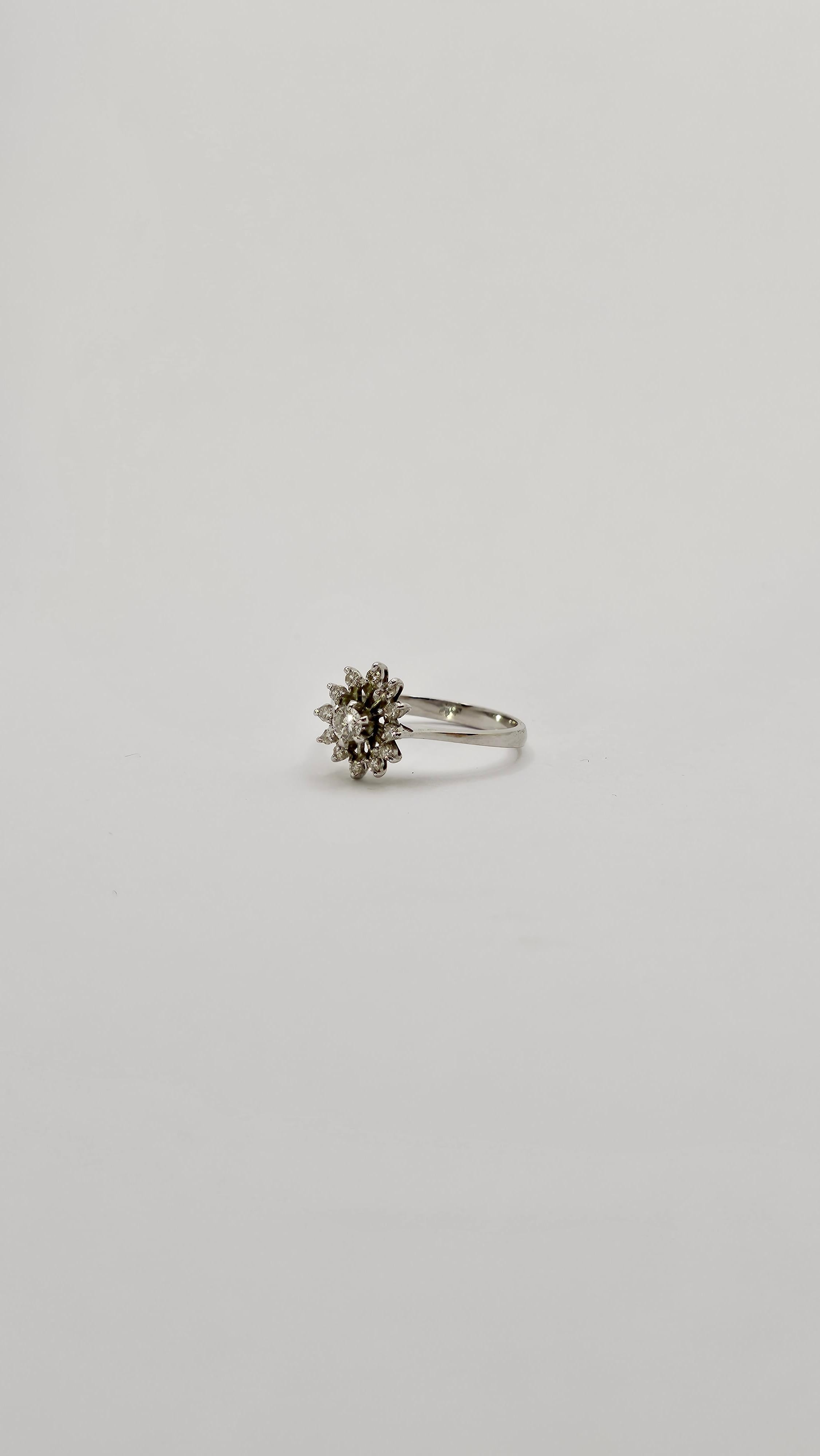 Art Nouveau 1960s Vintage Ring in White Gold and Diamonds