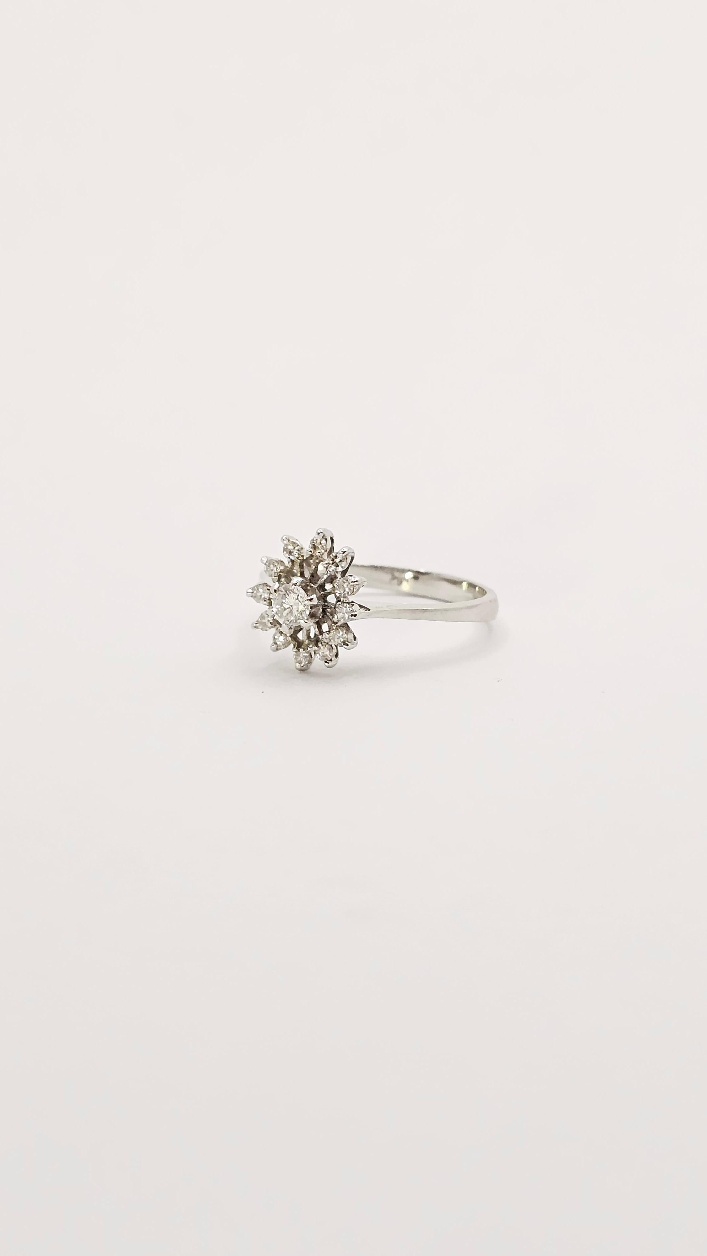1960s Vintage Ring in White Gold and Diamonds 1