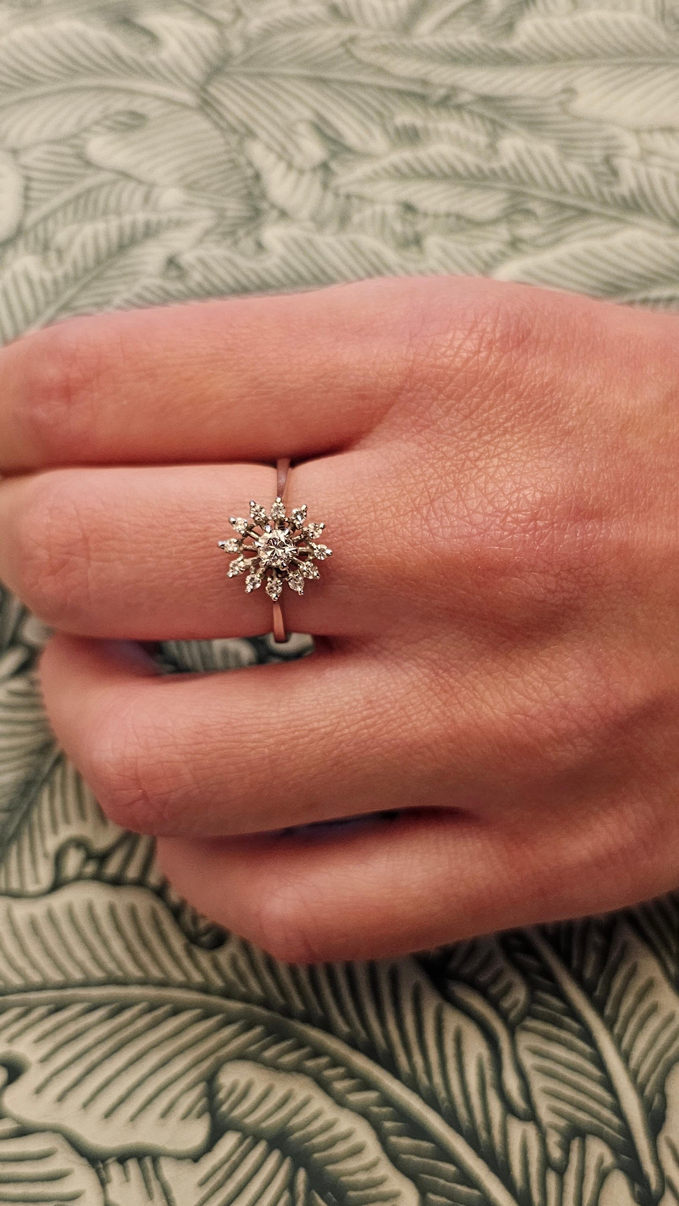 1960s Vintage Ring in White Gold and Diamonds 2