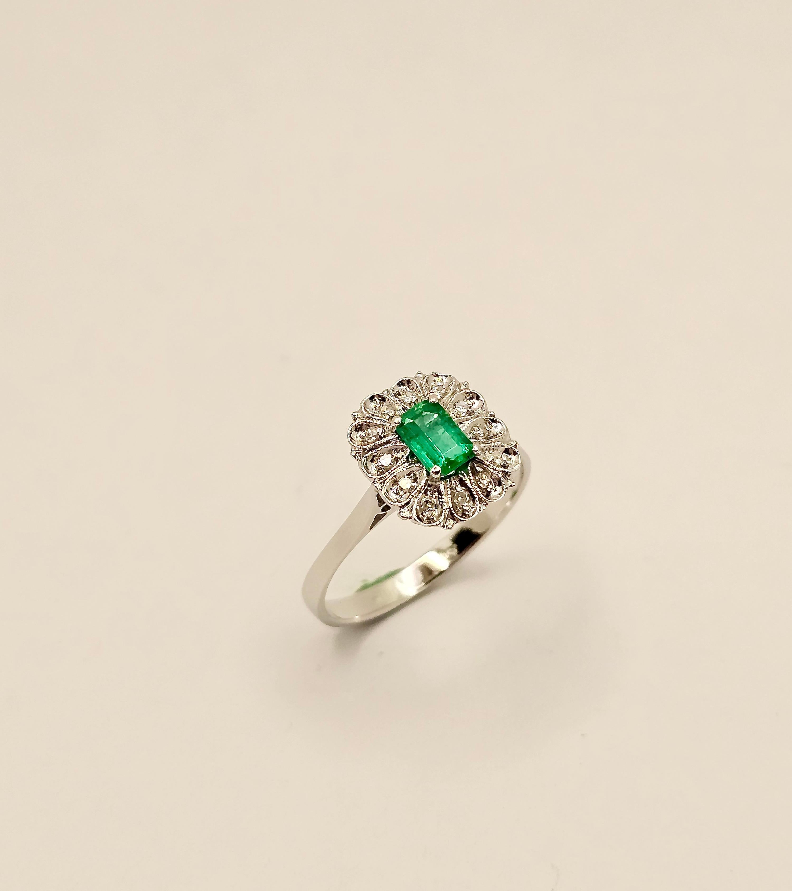 Arts and Crafts Vintage Ring with Colombian Emerald and Diamonds in 18KT White Gold For Sale