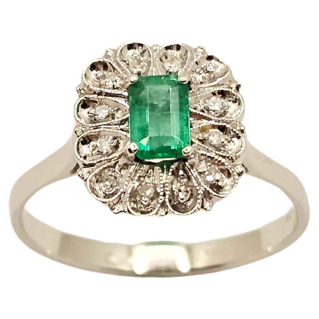 Vintage Ring with Colombian Emerald and Diamonds in 18KT White Gold For Sale