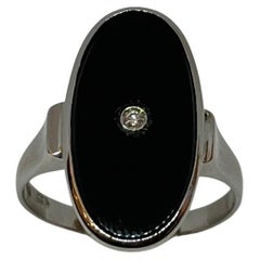 Vintage onyx ring with central diamond